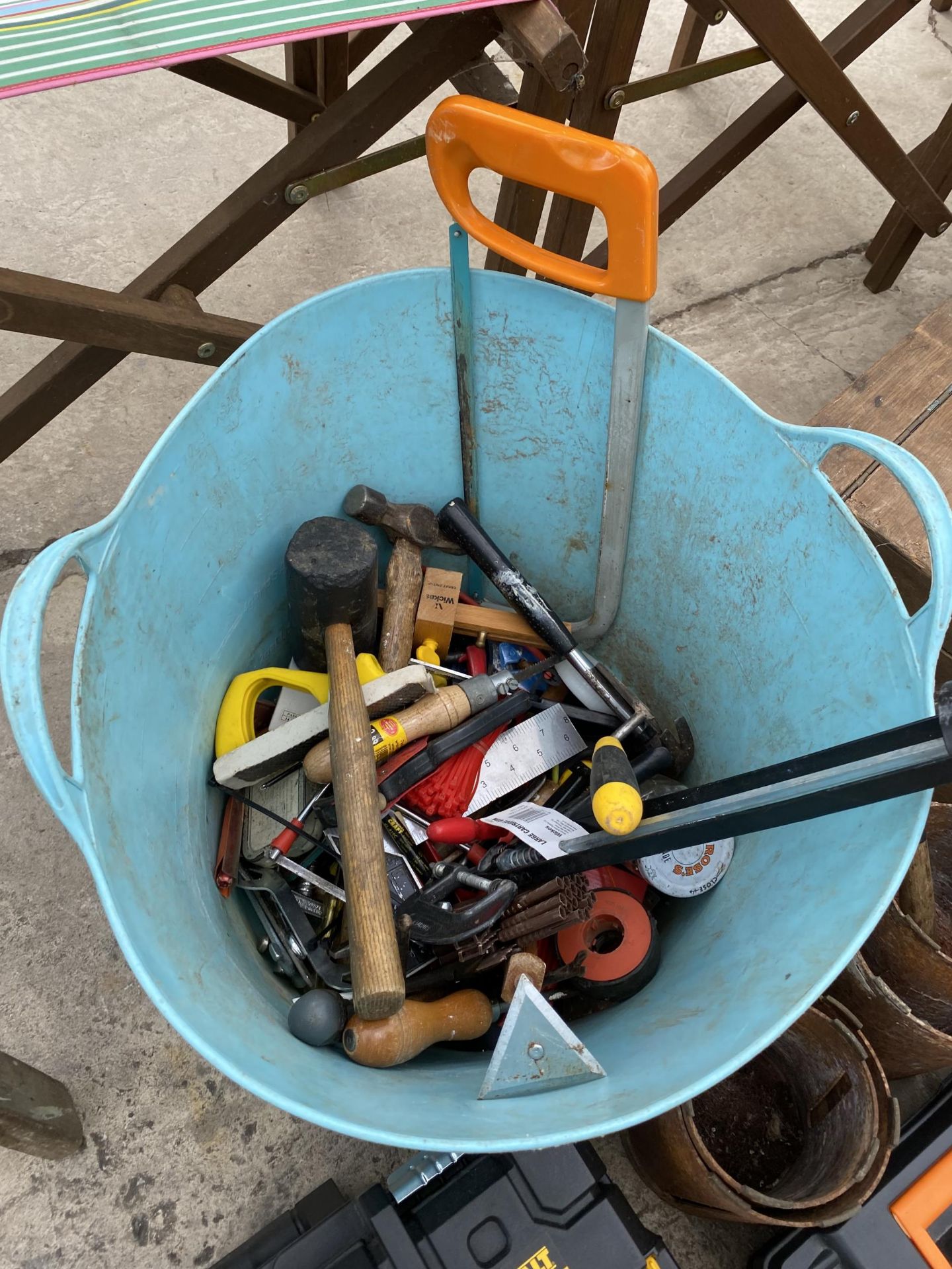 AN ASSORTMENT OF TOOLS TO INCLUDE HAMMERS, A DEWALT DRILL CASE AND A G CLAMP ETC - Image 2 of 4