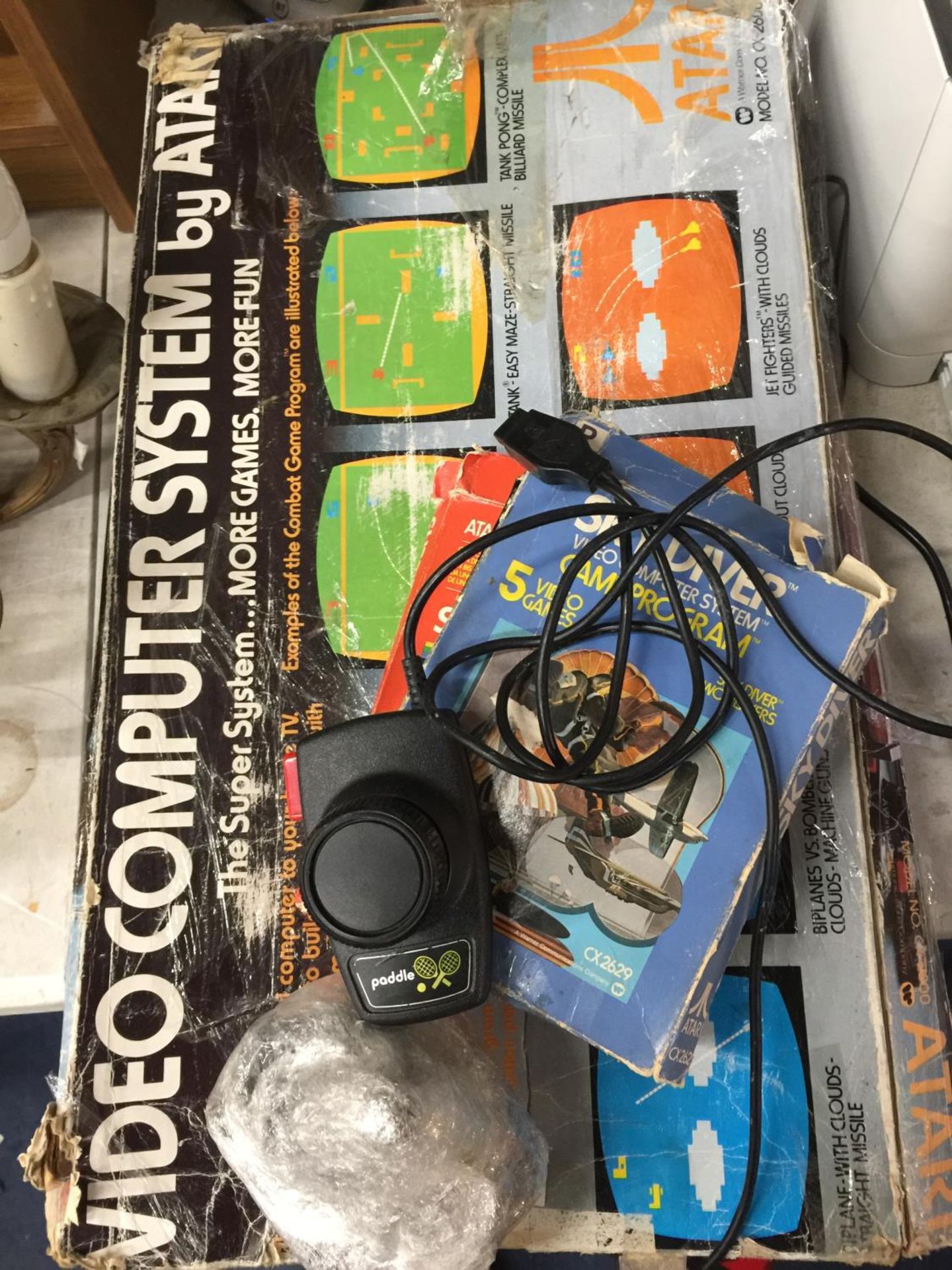 A VINTAGE ATARI GAMES CONSOLE 2600, JOYPADS, CONTROLLERS, POWER PACKS PLUS 6 GAMES - KUNG FU MASTER, - Image 3 of 4