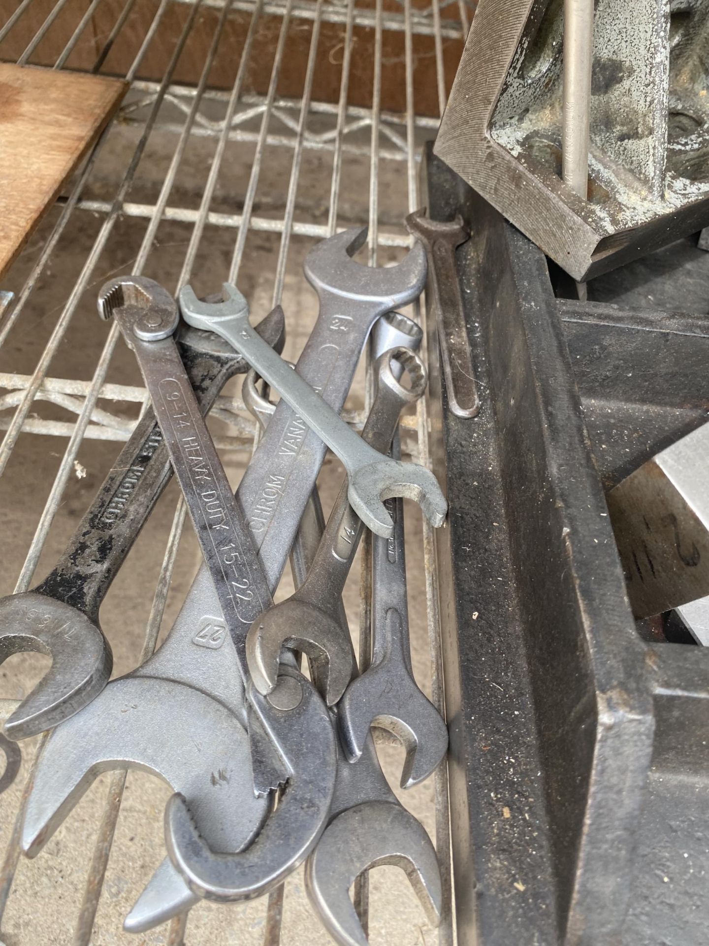 AN ASSORTMENT OF TOOLS TO INCLUDE SPANNERS AND SCREW DRIVERS ETC - Image 4 of 5