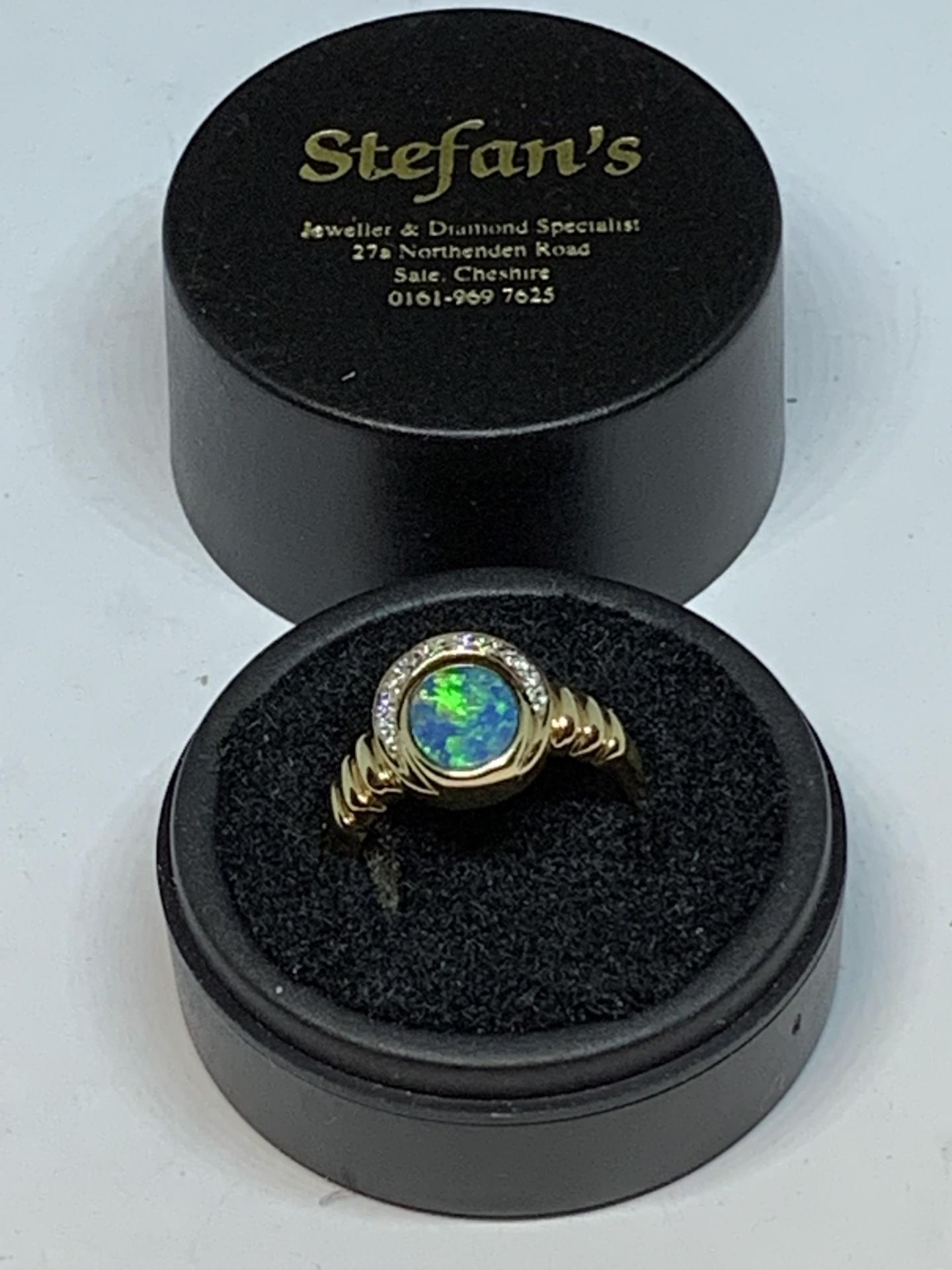 A 14 CARAT GOLD RING WITH A CENTRE OPAL SURROUNDED BY DIAMONDS GROSS WEIGHT 3.84 GRAMS SIZE M/N WITH - Image 4 of 4