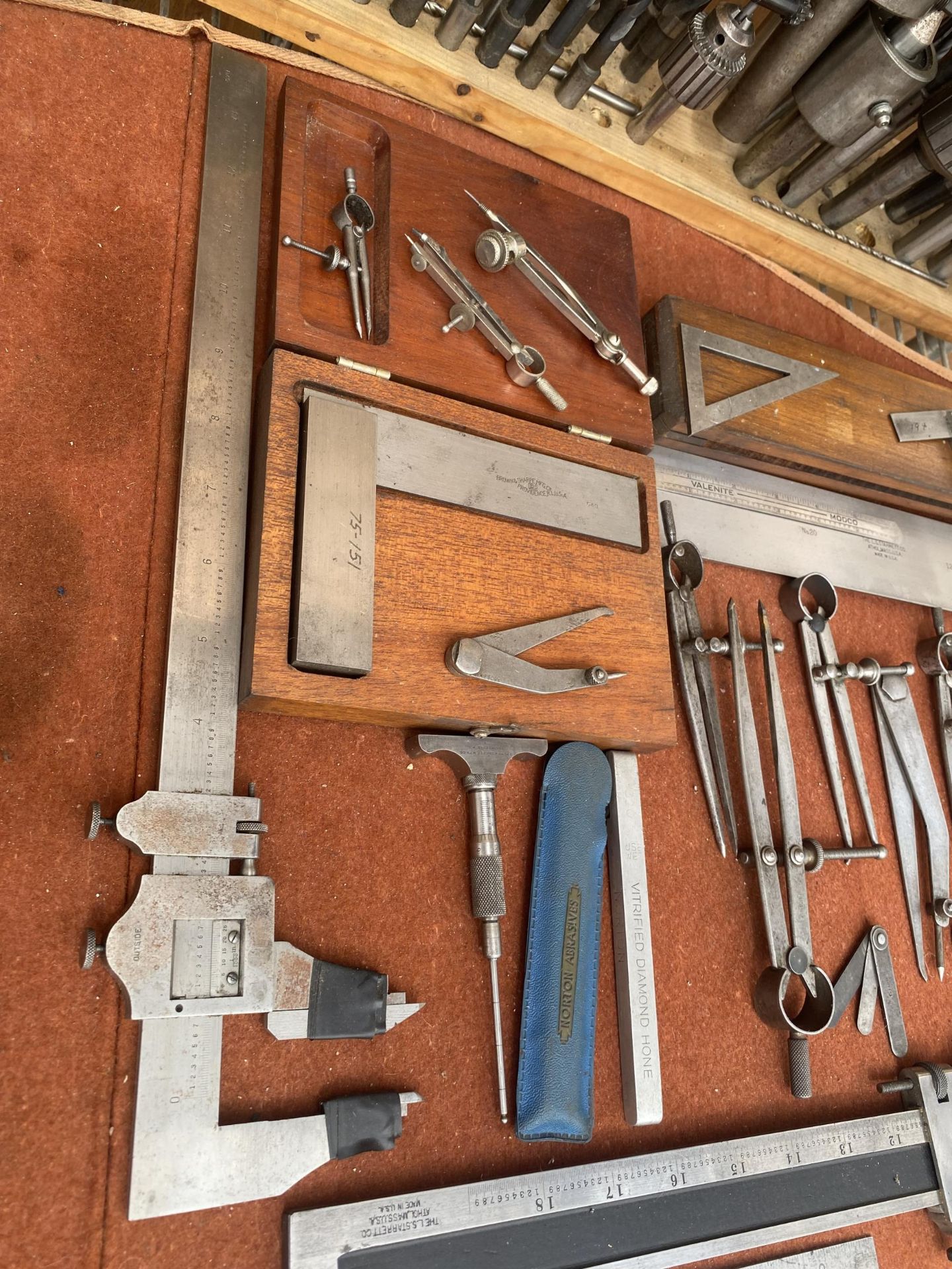 AN ASSORTMENT OF ENGINEERS TOOLS TO INCLUDE CALIPERS AND SET SQUARES ETC - Image 2 of 10