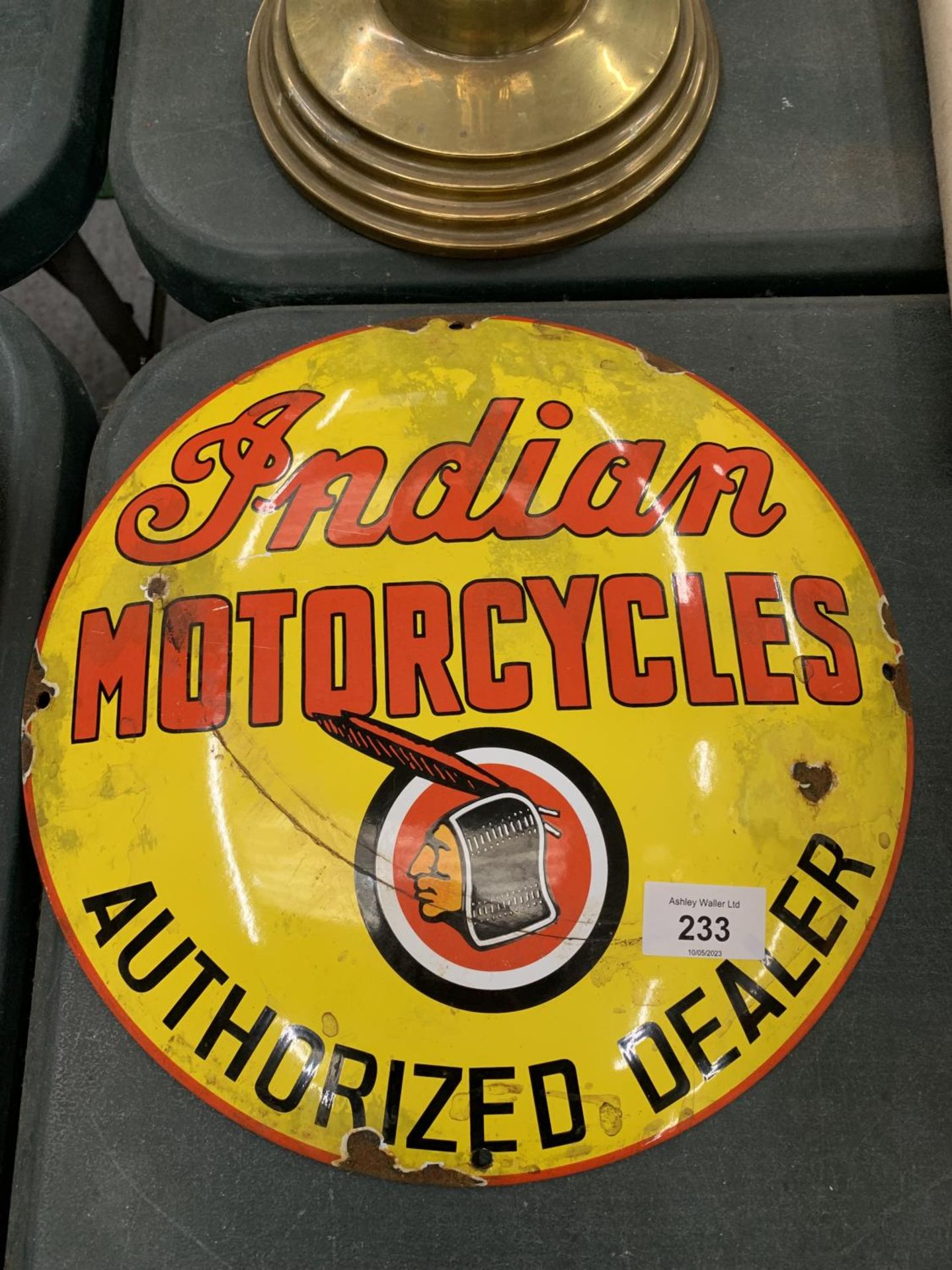 AN ENAMEL 'INDIAN MOTORCYCLES' SIGN, DIAMETER 30CM