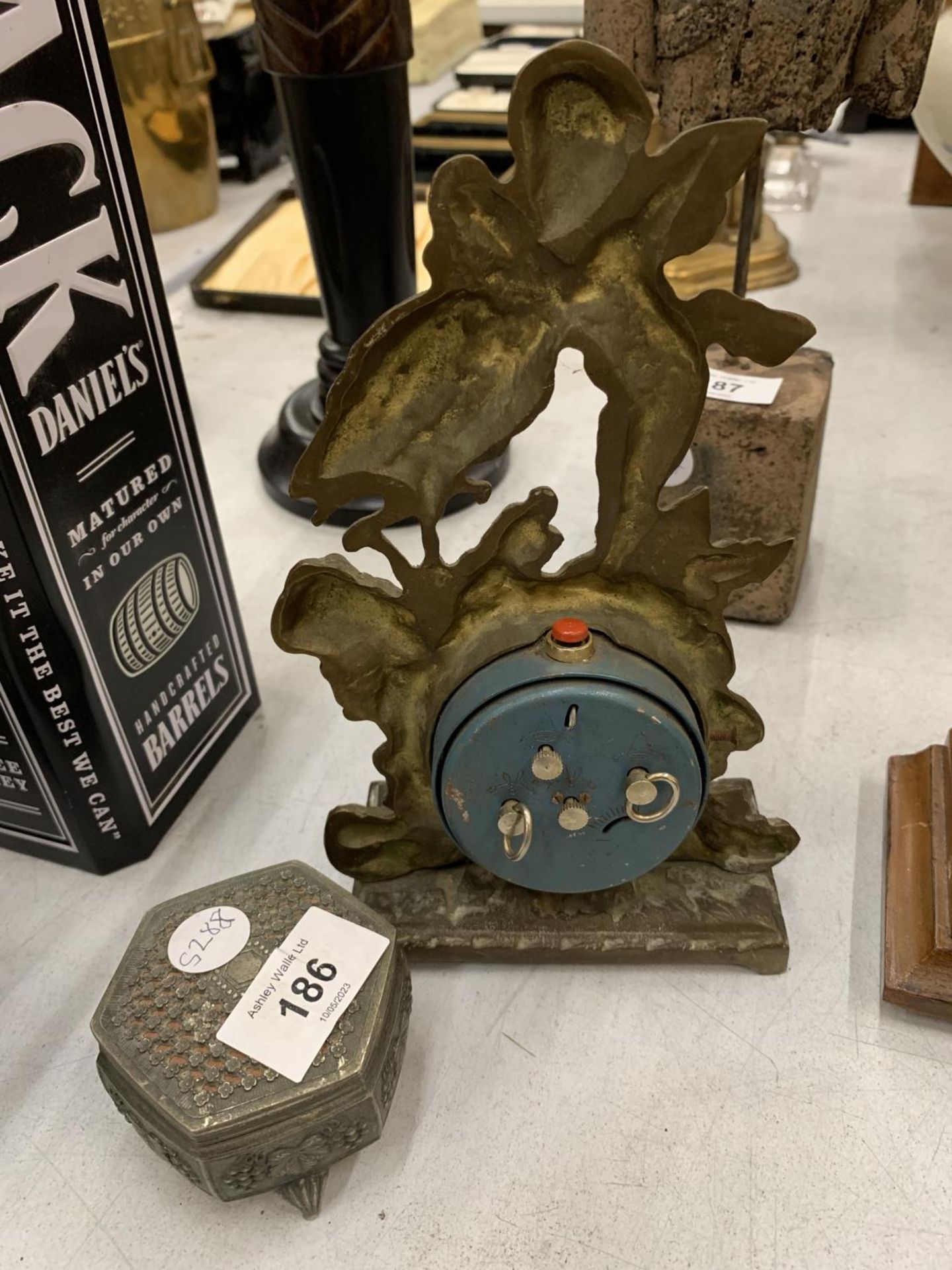 A VINTAGE BRASS ALARM CLOCK WITH ORNATE CHERUB AND STORK DETAIL PLUS A WHITE METAL TRINKET BOX - Image 6 of 6