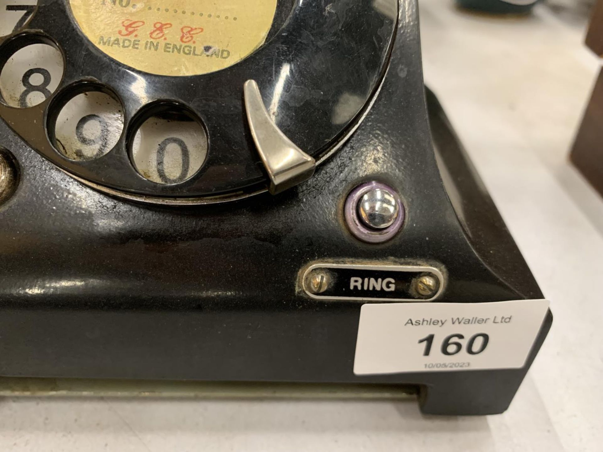 A VINTAGE BLACK BAKELITE ROTARY DIAL TELEPHONE - Image 4 of 4