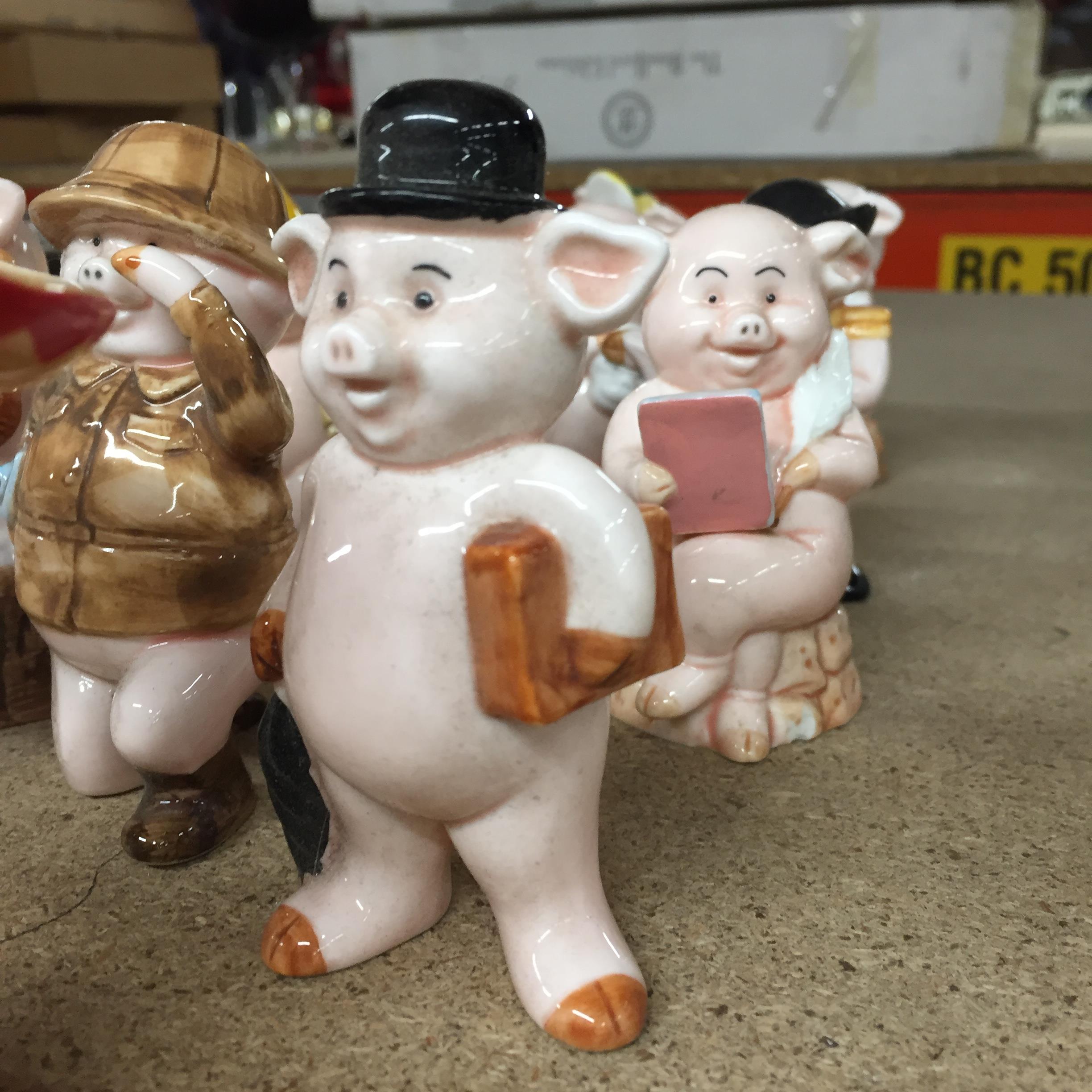 A COLLECTION OF 'PIGGIES' CERAMIC PIG FIGURES - Image 3 of 5