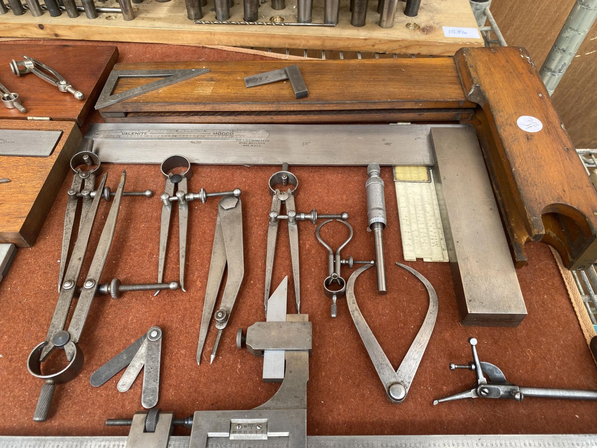 AN ASSORTMENT OF ENGINEERS TOOLS TO INCLUDE CALIPERS AND SET SQUARES ETC - Image 4 of 10