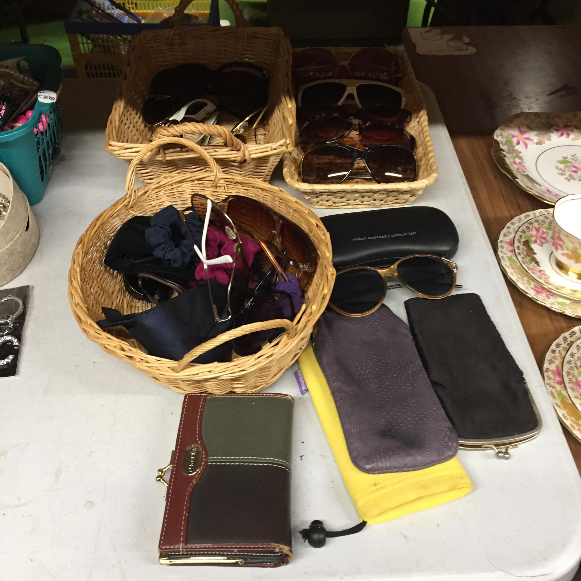 A GROUP OF VINTAGE SUNGLASSES AND PURSES