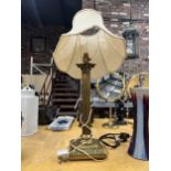 A VINTAGE BRASS CORINTHIAN COLUMN TABLE LAMP AND SHADE