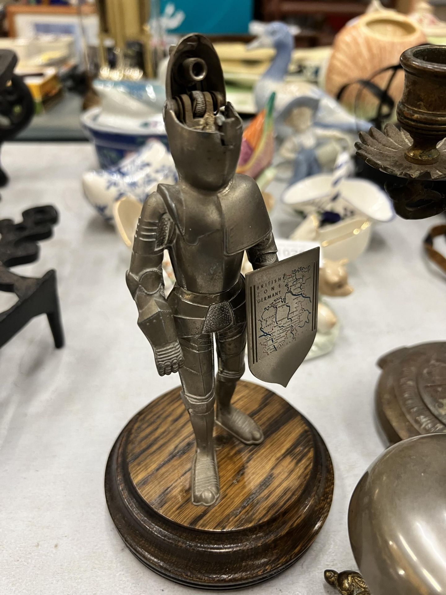 A VINTAGE TABLE LIGHTER IN THE SHAPE OF A KNIGHT, AN ORNATE BRASS CANDLE HOLDER AND A BRASS - Image 2 of 4