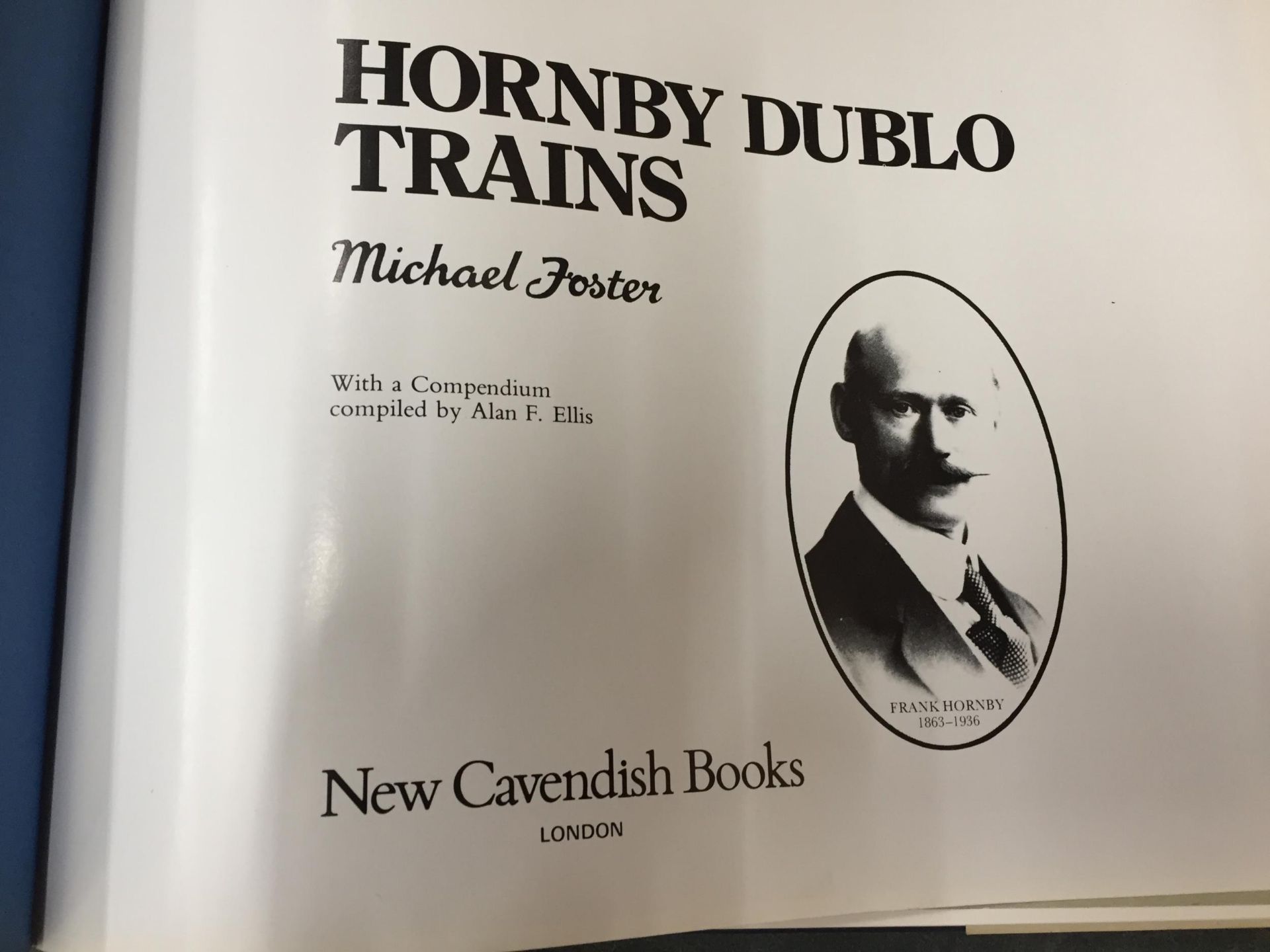 A HORNBY DUBLO TRAIN BOOK AND MECCANO DINKY BOOK - Image 3 of 9