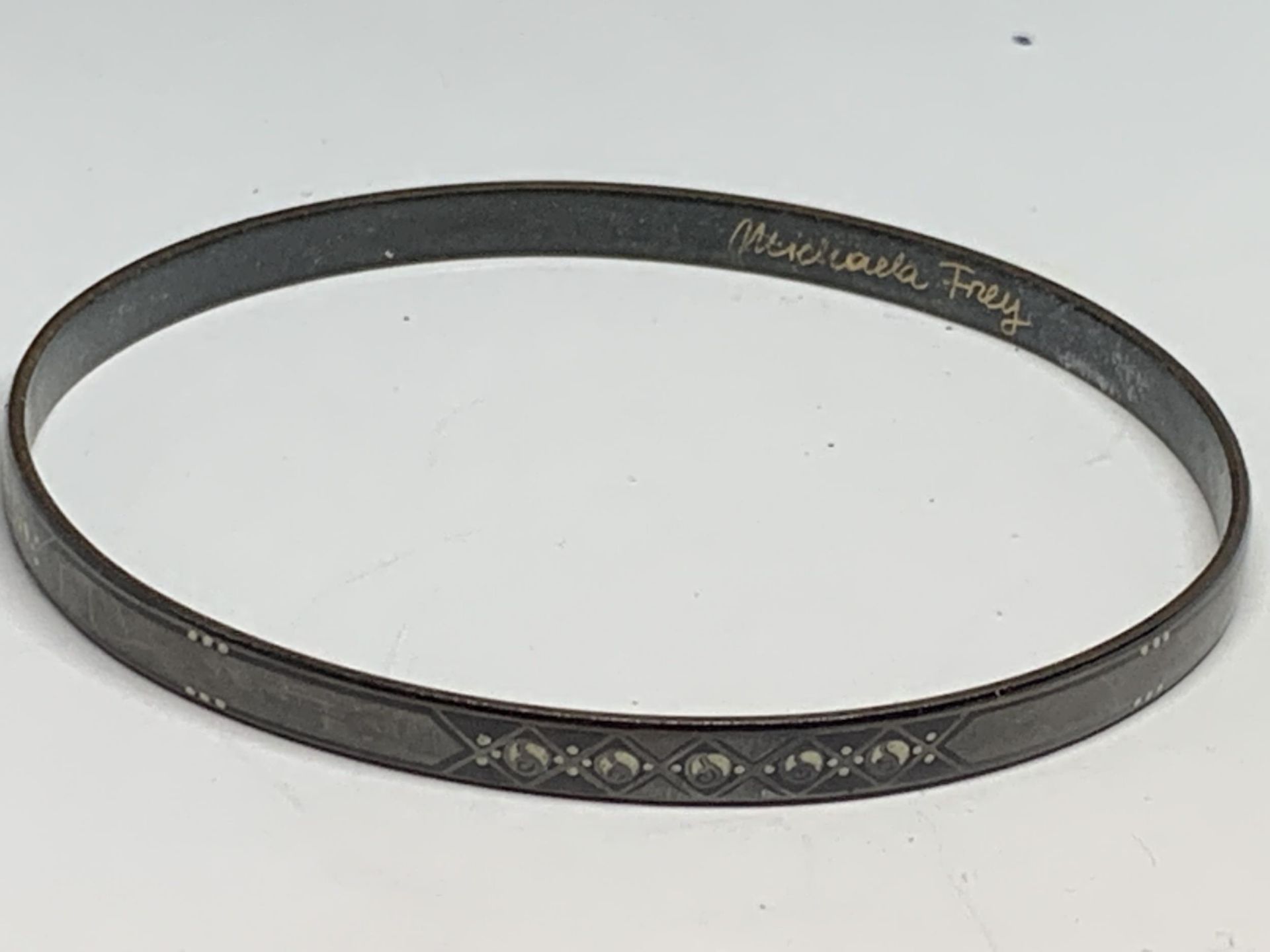 A VINTAGE SIGNED MICHAELEA FREY BANGLE