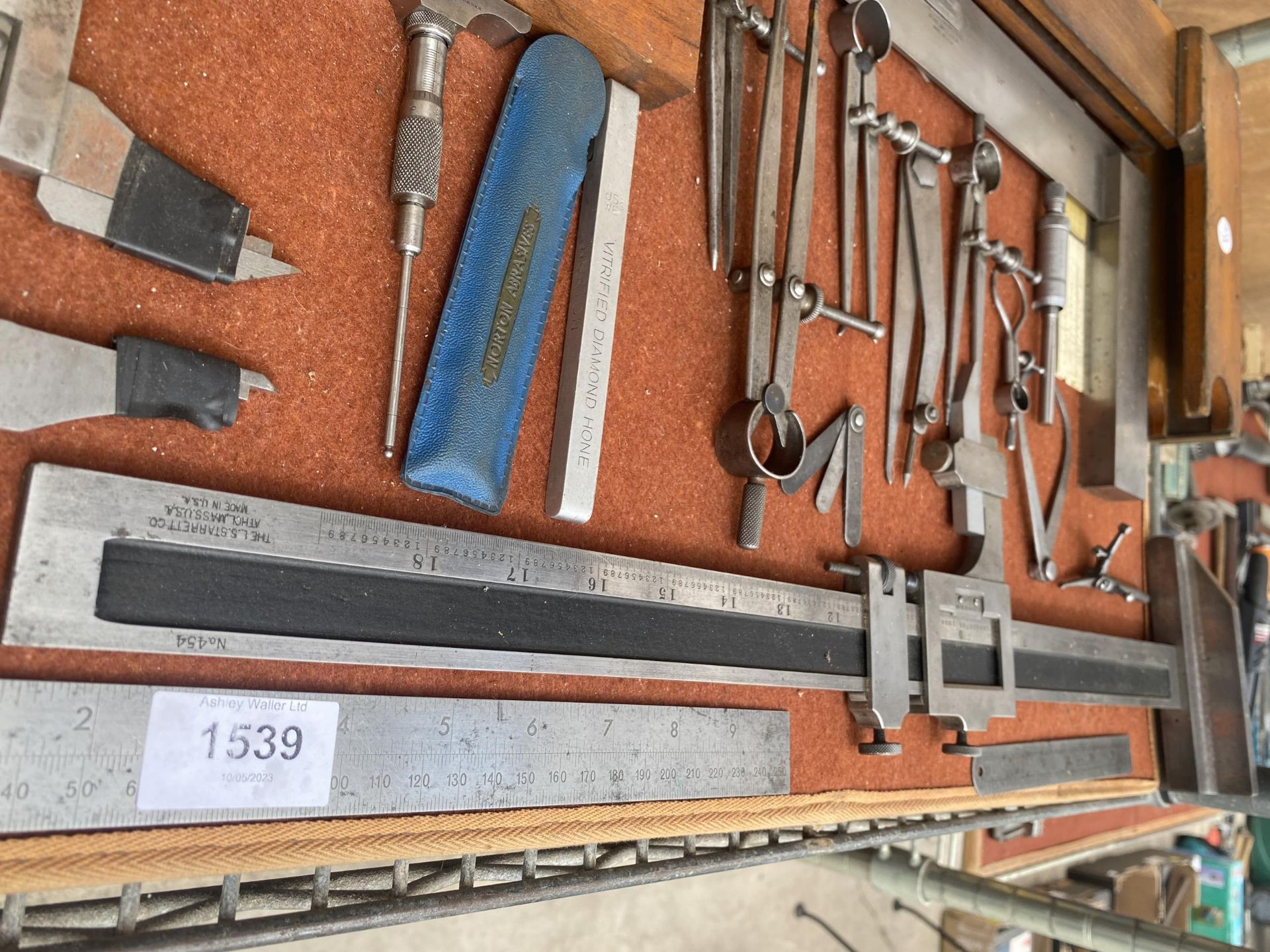 AN ASSORTMENT OF ENGINEERS TOOLS TO INCLUDE CALIPERS AND SET SQUARES ETC - Image 8 of 10