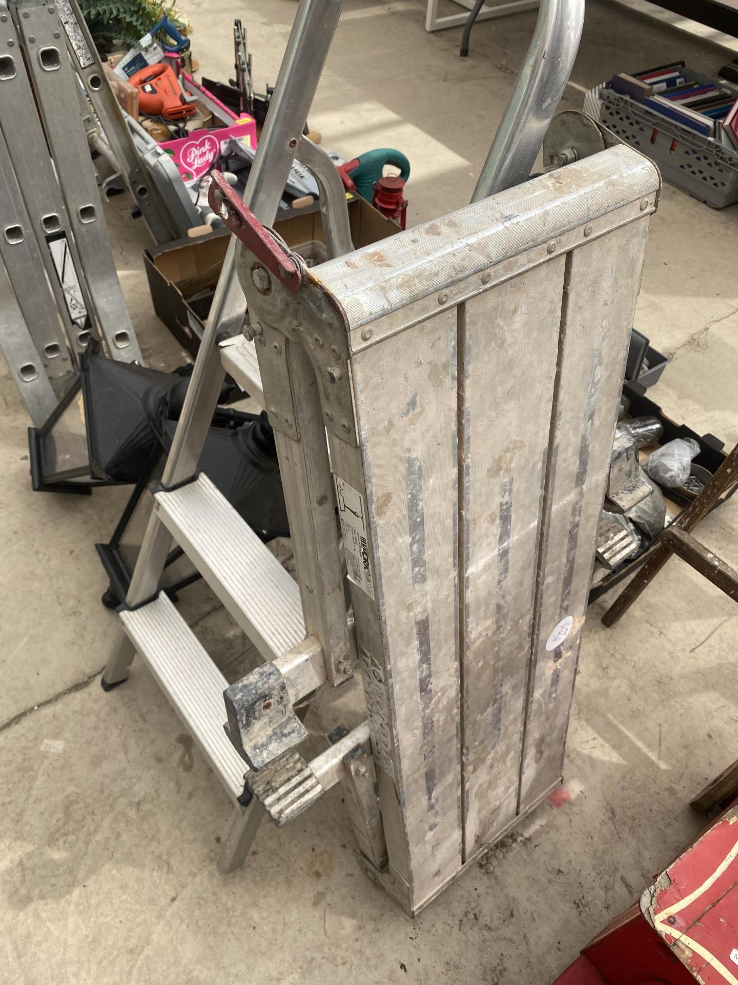 AN ALUMINIUM BUILDERS HOP UP AND A TWO RUNG ALUMINIUM STEP LADDER - Image 2 of 2