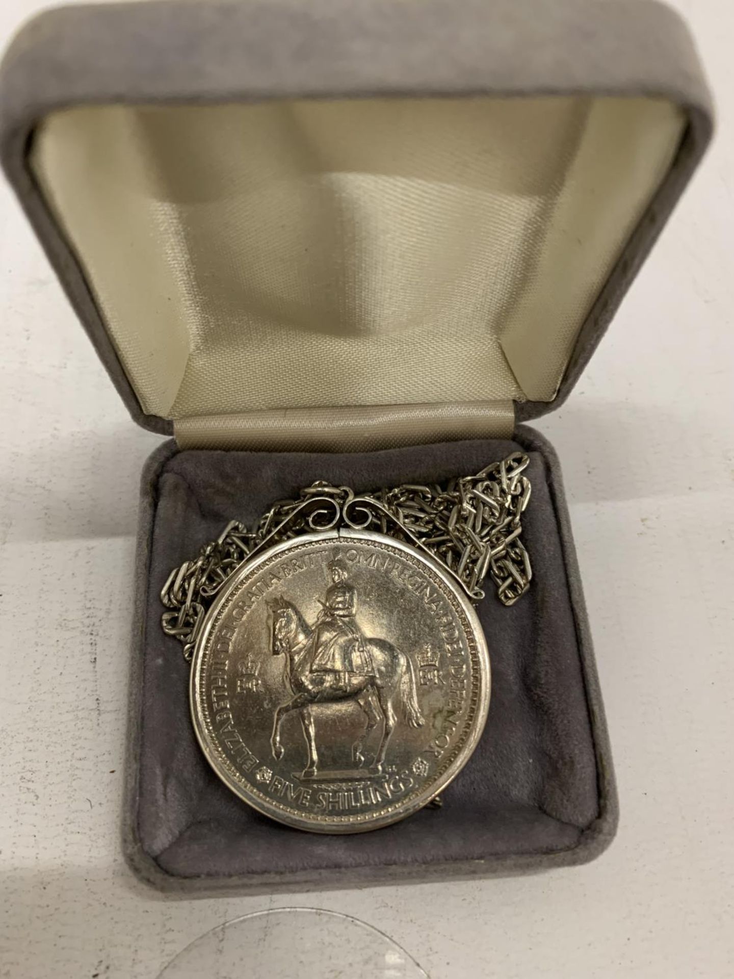 A QUANTITY OF COMMEMORATIVE CROWNS, ONE ON A CHAIN, PLUS TWO POUND COINS AND BRITAIN'S FIRST DECIMAL - Image 4 of 4