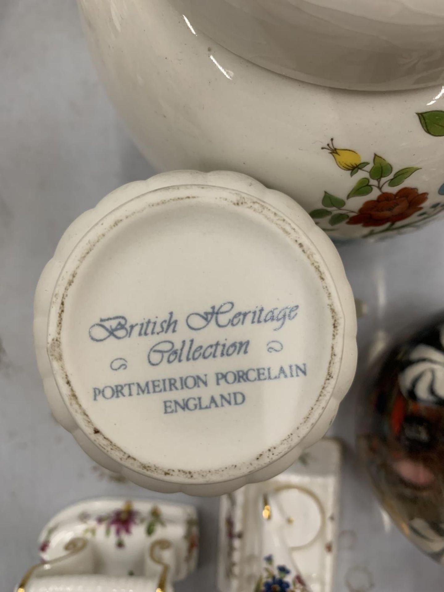 A QUANTITY OF CERAMIC ITEMS TO INCLUDE EARLY 20TH CENTURY TUREENS, A CROWN DEVON FIELDINGS BLUSH - Image 5 of 10