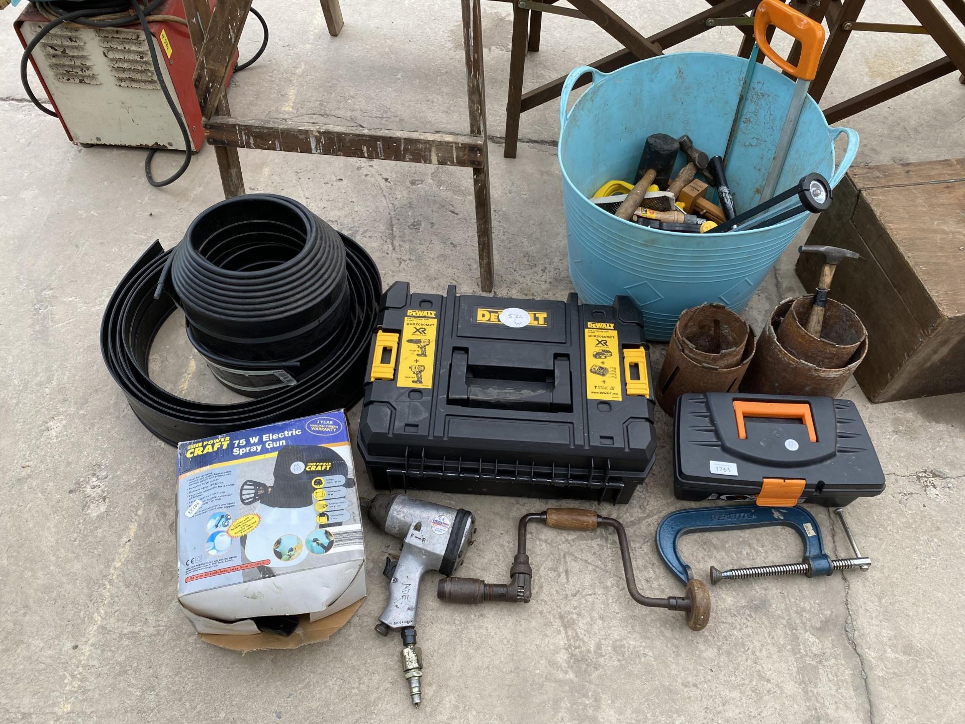 AN ASSORTMENT OF TOOLS TO INCLUDE HAMMERS, A DEWALT DRILL CASE AND A G CLAMP ETC