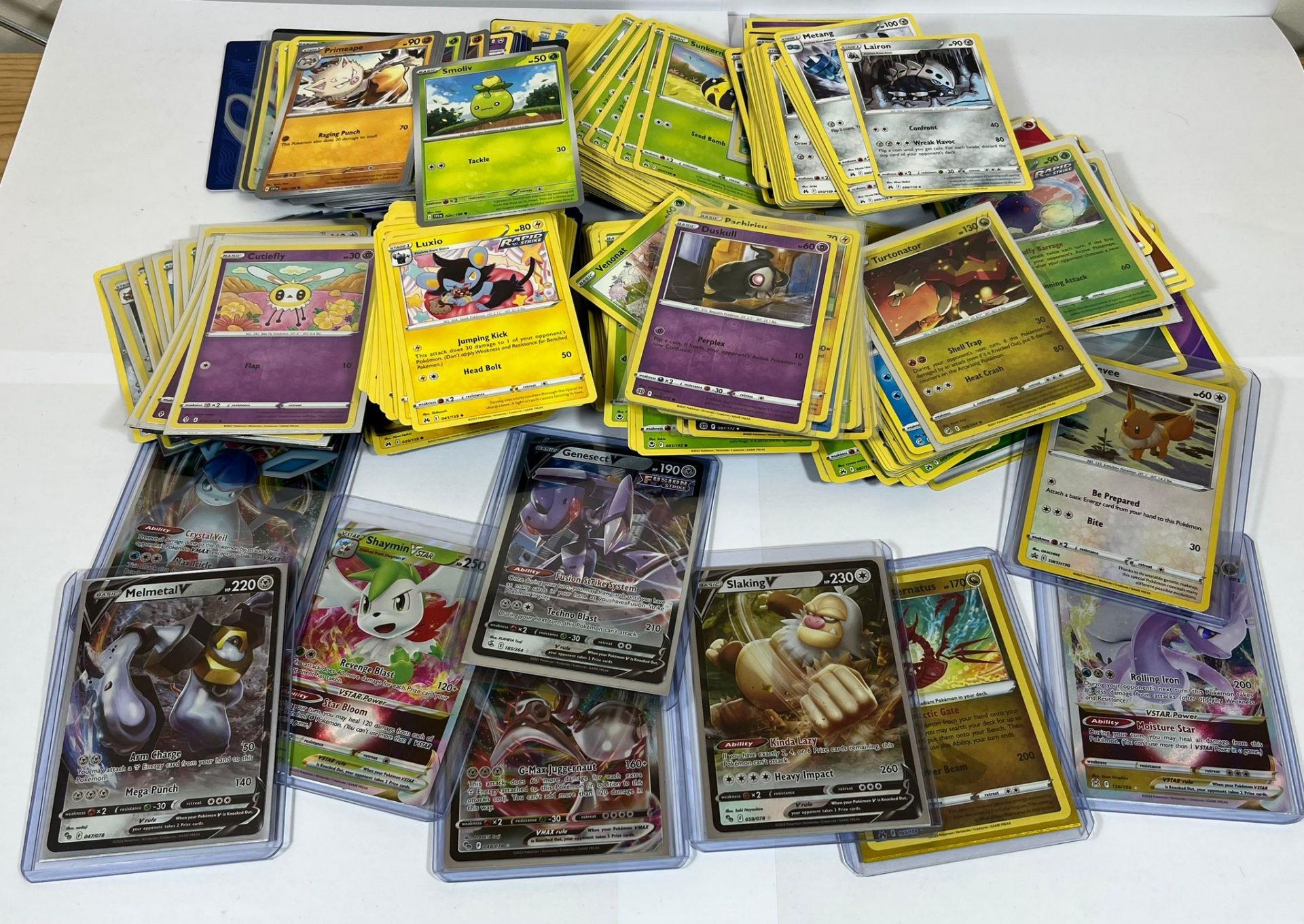 A LARGE COLLECTION OF APPROXIMATELY 500 POKEMON CARDS, V CARDS, HOLOS ETC - Image 5 of 5