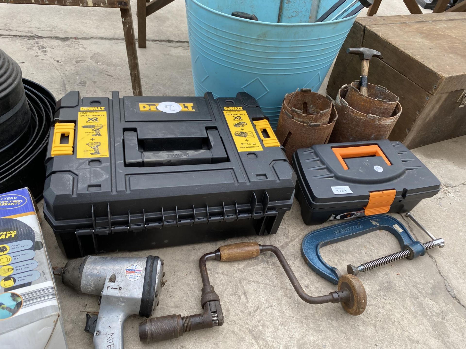 AN ASSORTMENT OF TOOLS TO INCLUDE HAMMERS, A DEWALT DRILL CASE AND A G CLAMP ETC - Image 3 of 4