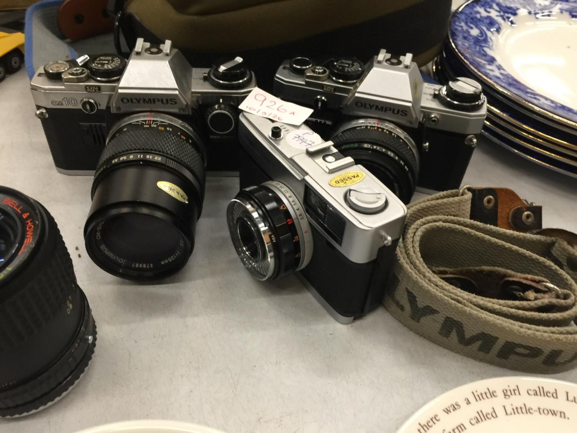 A COLLECTION OF CAMERAS AND EQUIPMENT, OLYMPUS OM10 X 2, TRIP 35 ETC - Image 2 of 5