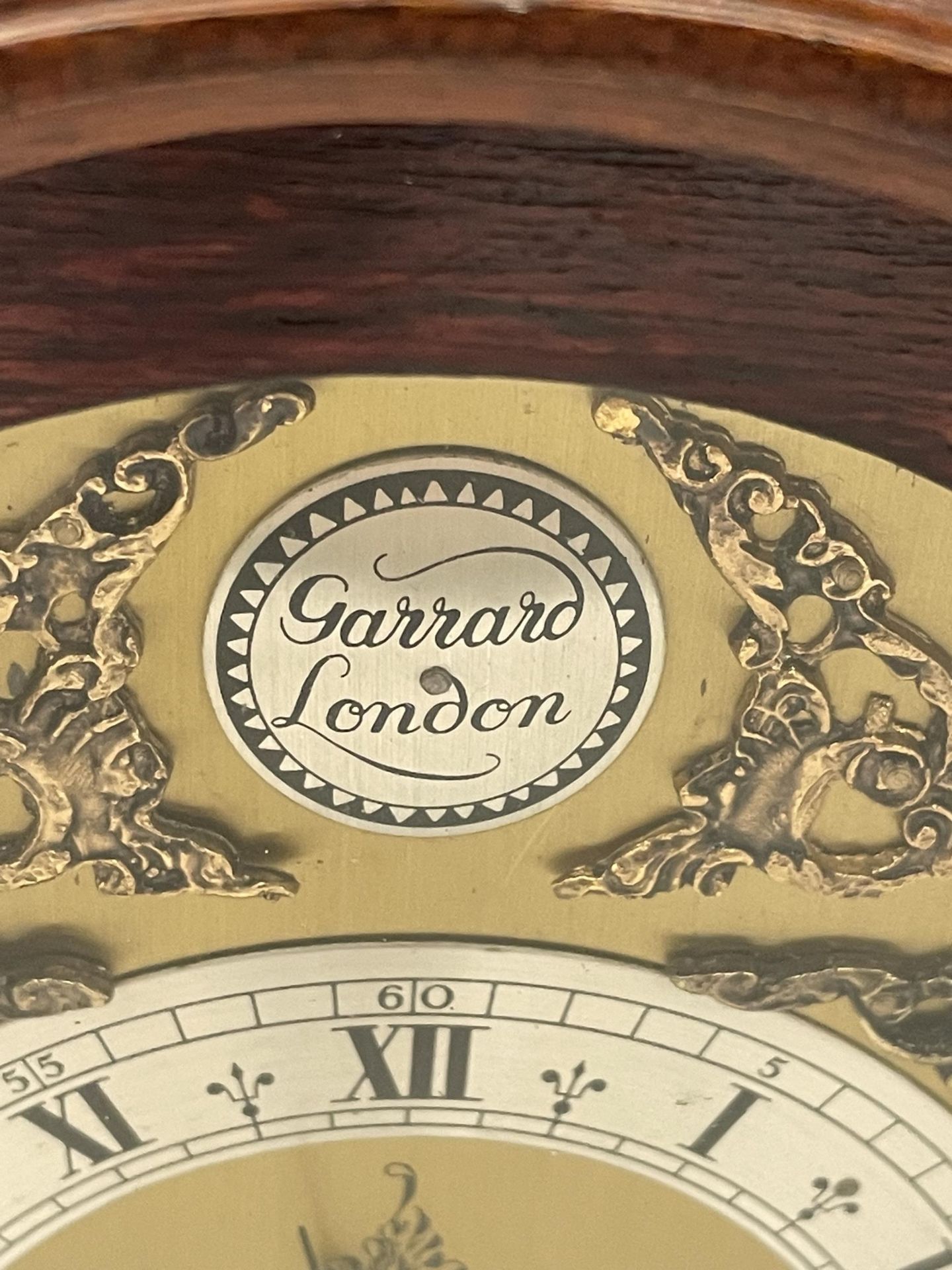 A GARRARD OF LONDON OAK MANTLE CLOCK WITH KEY - Image 5 of 5