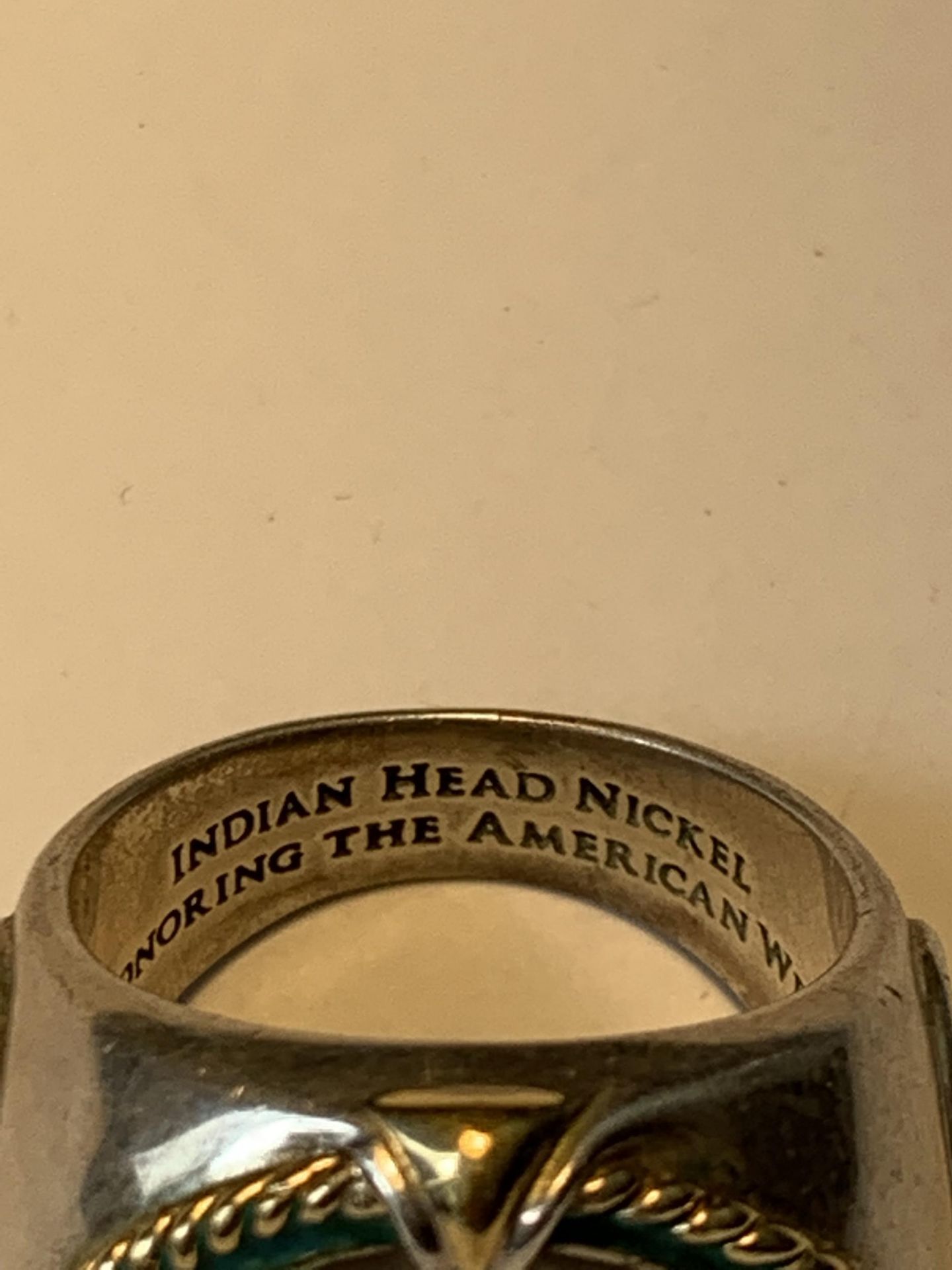 A LARGE RING WITH A FIVE CENT COIN ENGRAVED 'INDIAN HEAD NICKEL HONOURING THE AMERICAN WEST' - Image 3 of 4