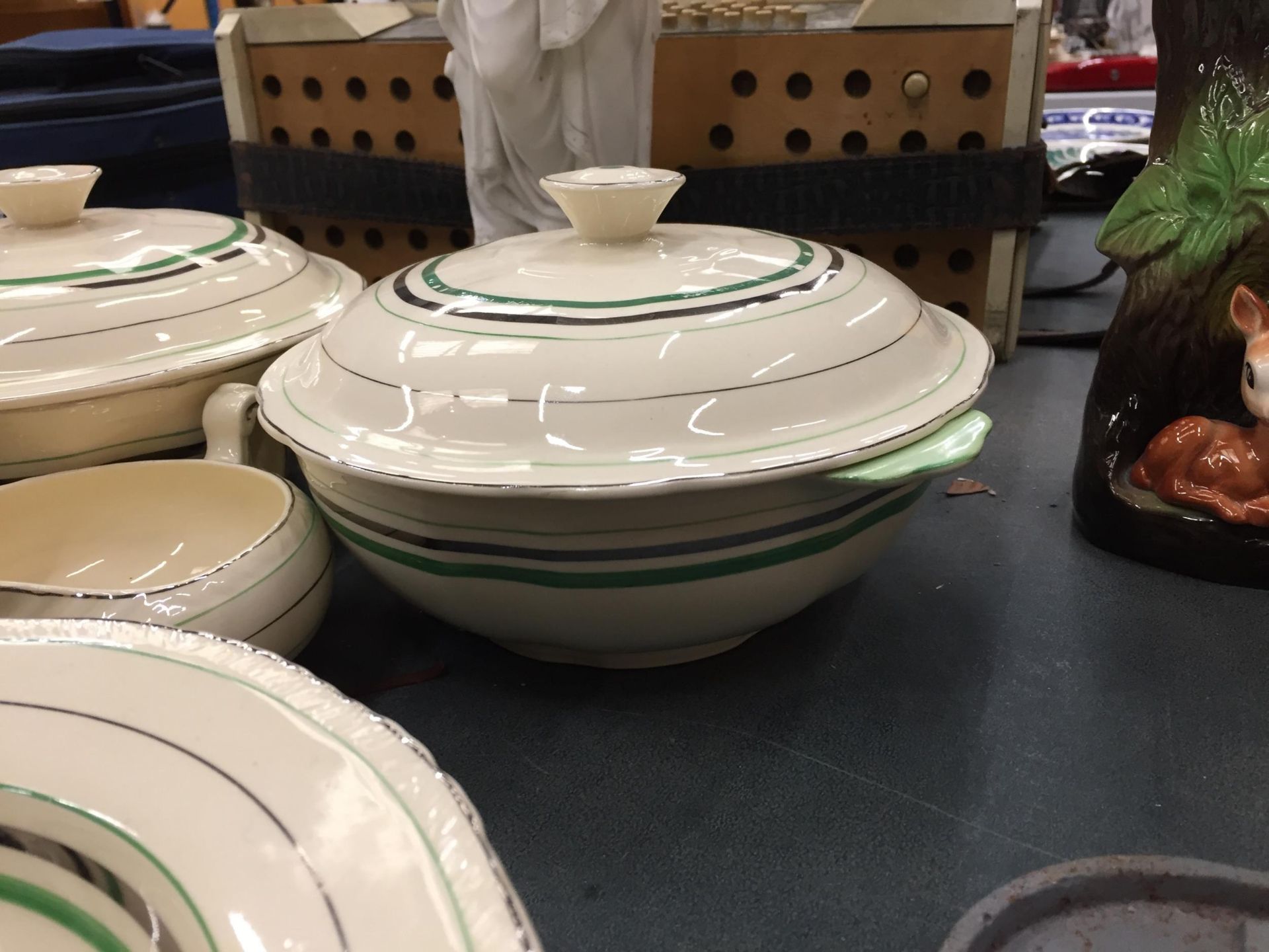 AN ART DECO ALFRED MEAKIN PART DINNER SERVICE AND PARIAN STYLE FIGURE - Image 3 of 5