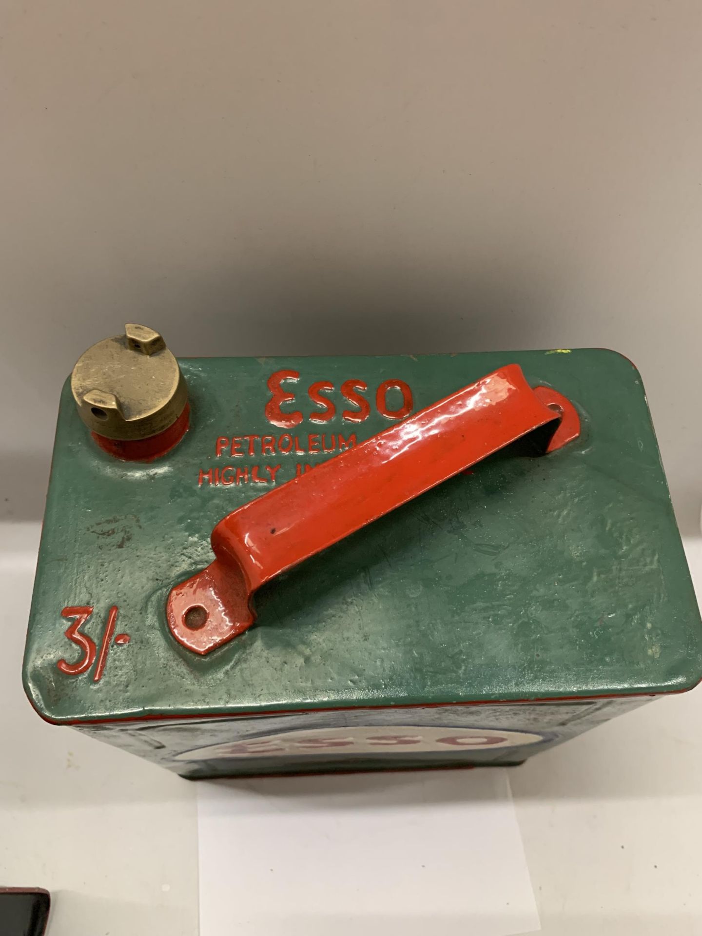 A VINTAGE ESSO PETROL CAN WITH BRASS TOP - Image 3 of 3