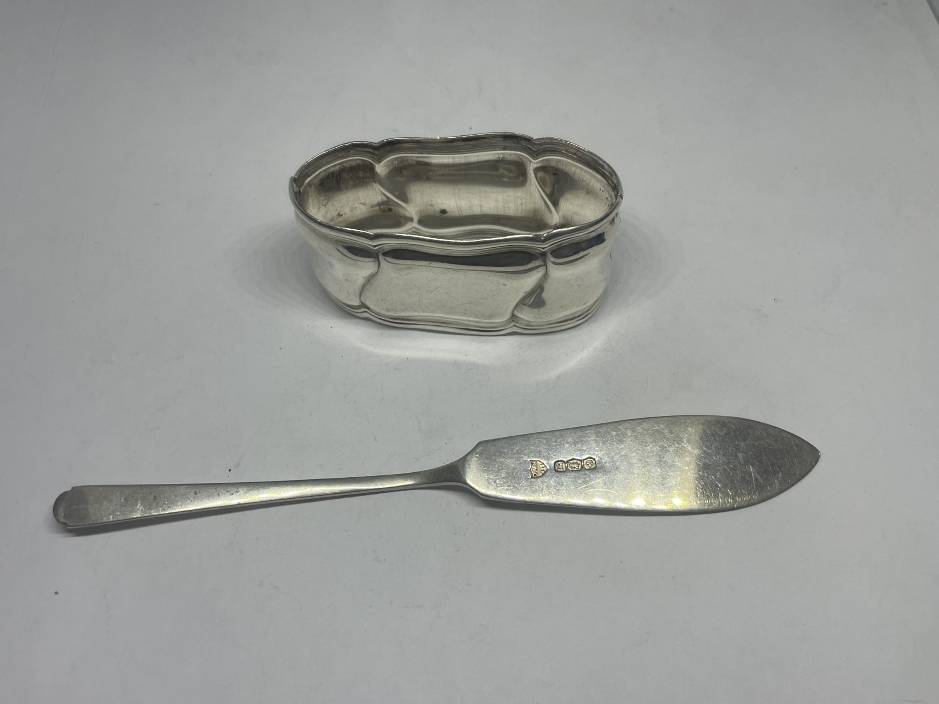 A HALLMARKED SHEFFIELD KNIFE AND A SILVER NAPKIN RING - Image 4 of 4