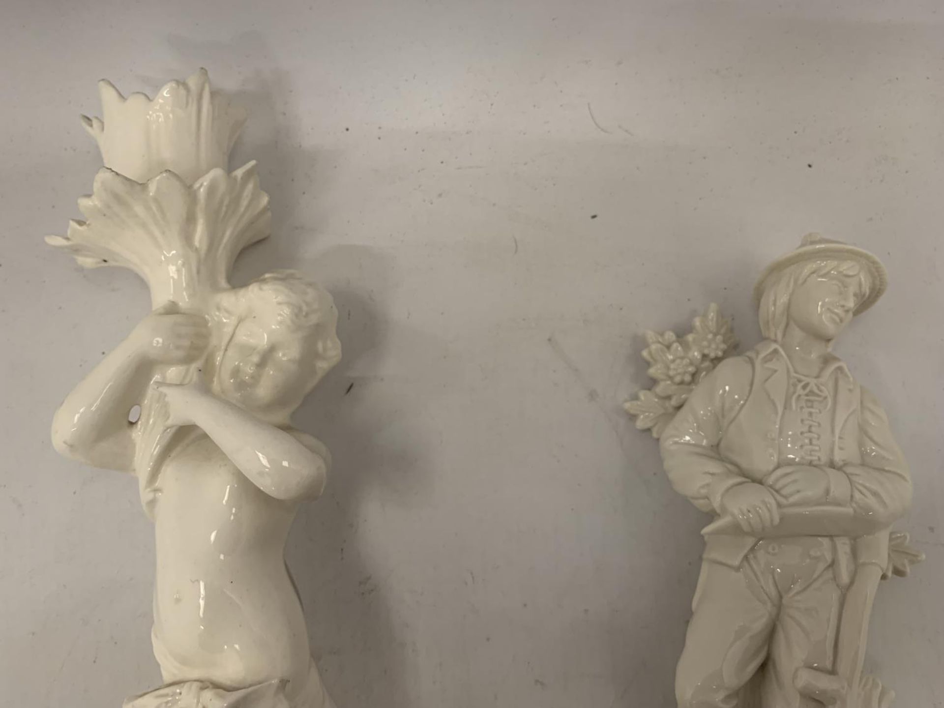 TWO VINTAGE CREAMWARE FIGURES - Image 3 of 4