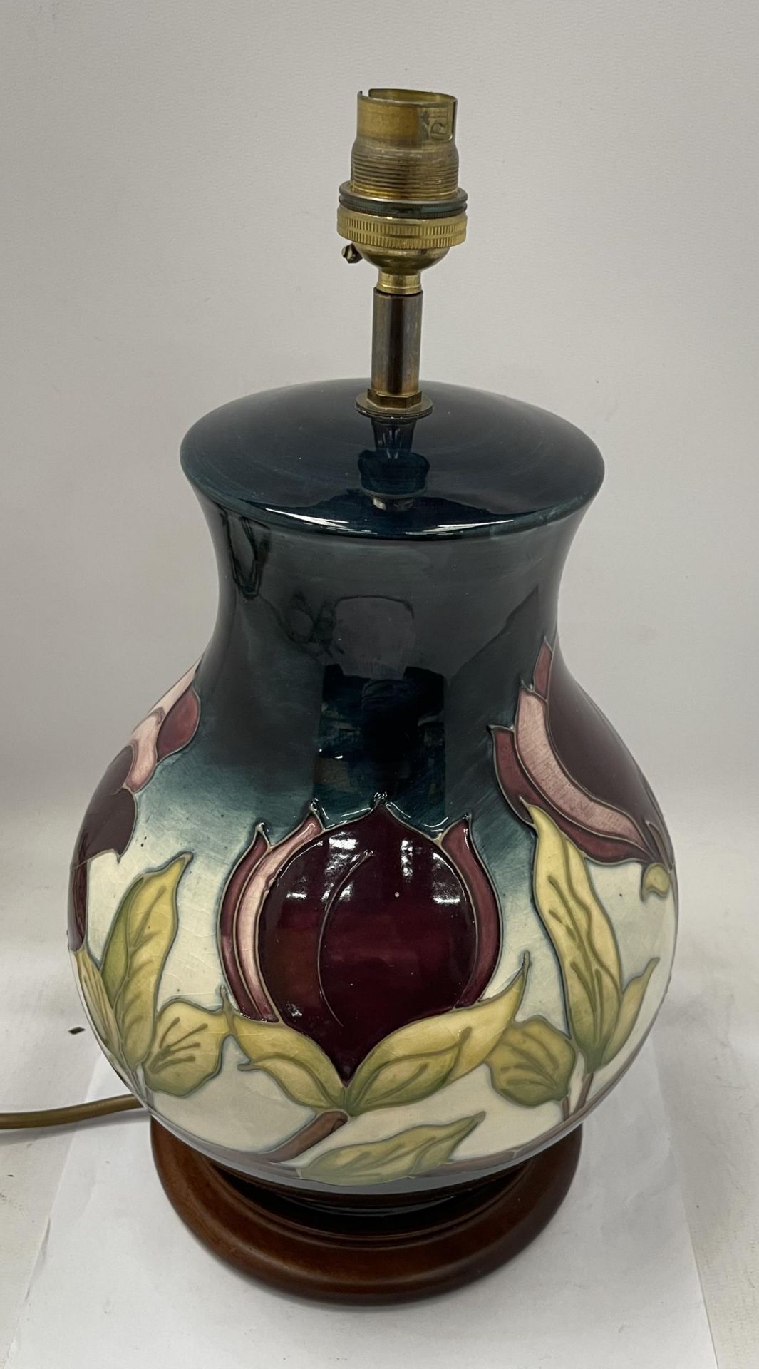 A MOORCROFT POTTERY PURPLE FLORAL PATTERN TABLE LAMP