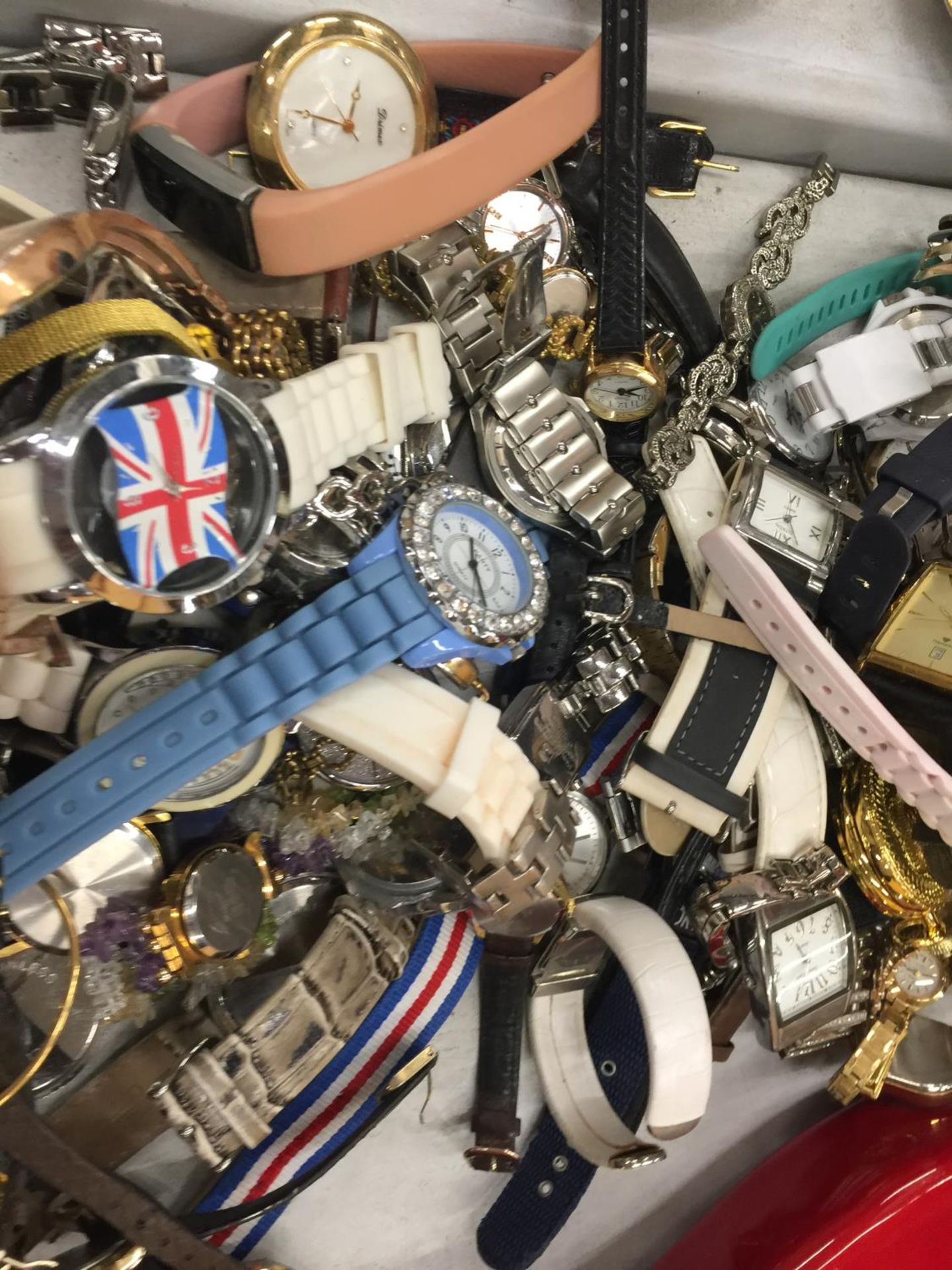 A LARGE QUANTITY OF ASSORTED WRISTWATCHES - Image 5 of 8