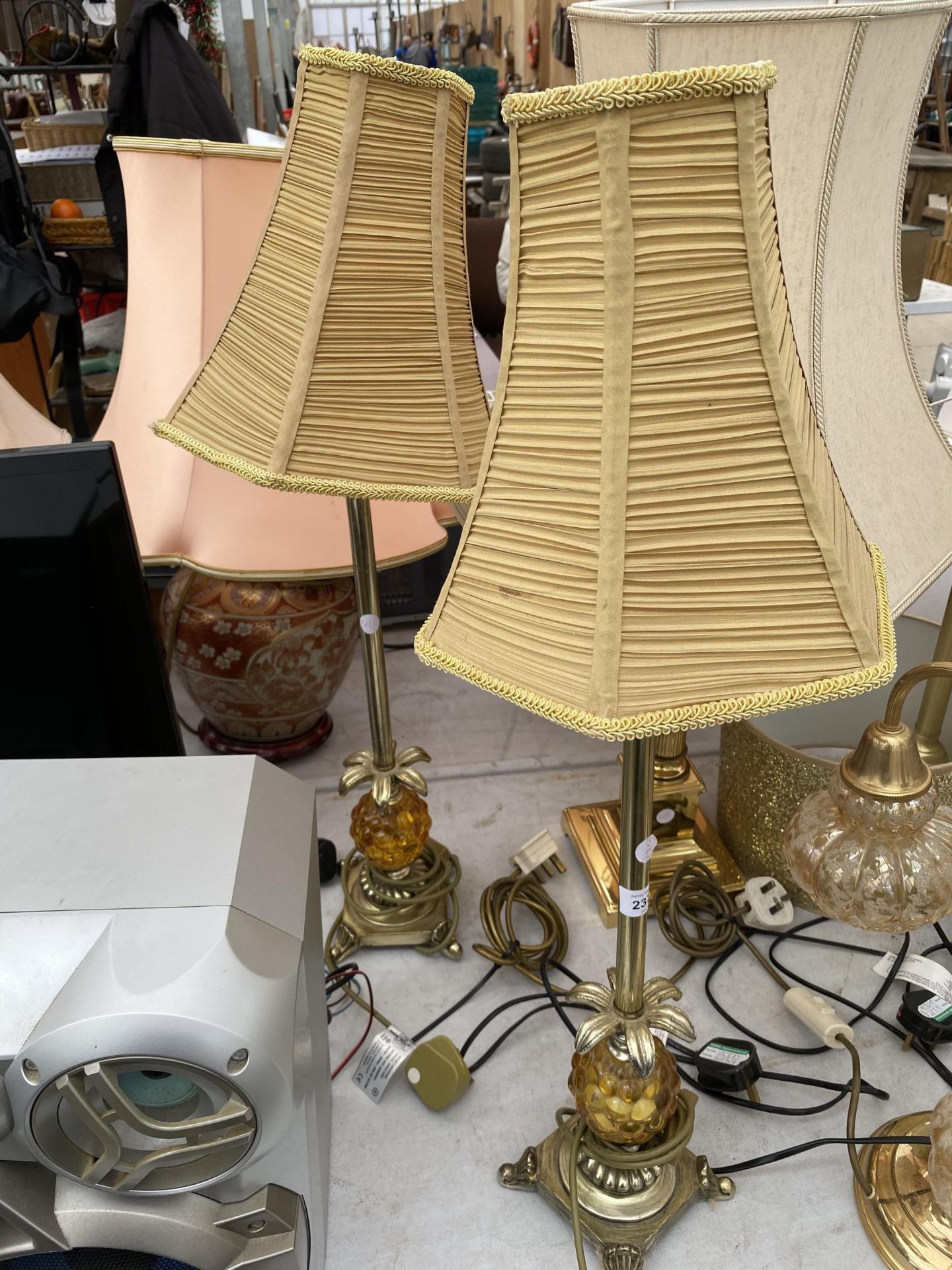 A PAIR OF TABLE LAMPS WITH PINEAPPLE DESIGN