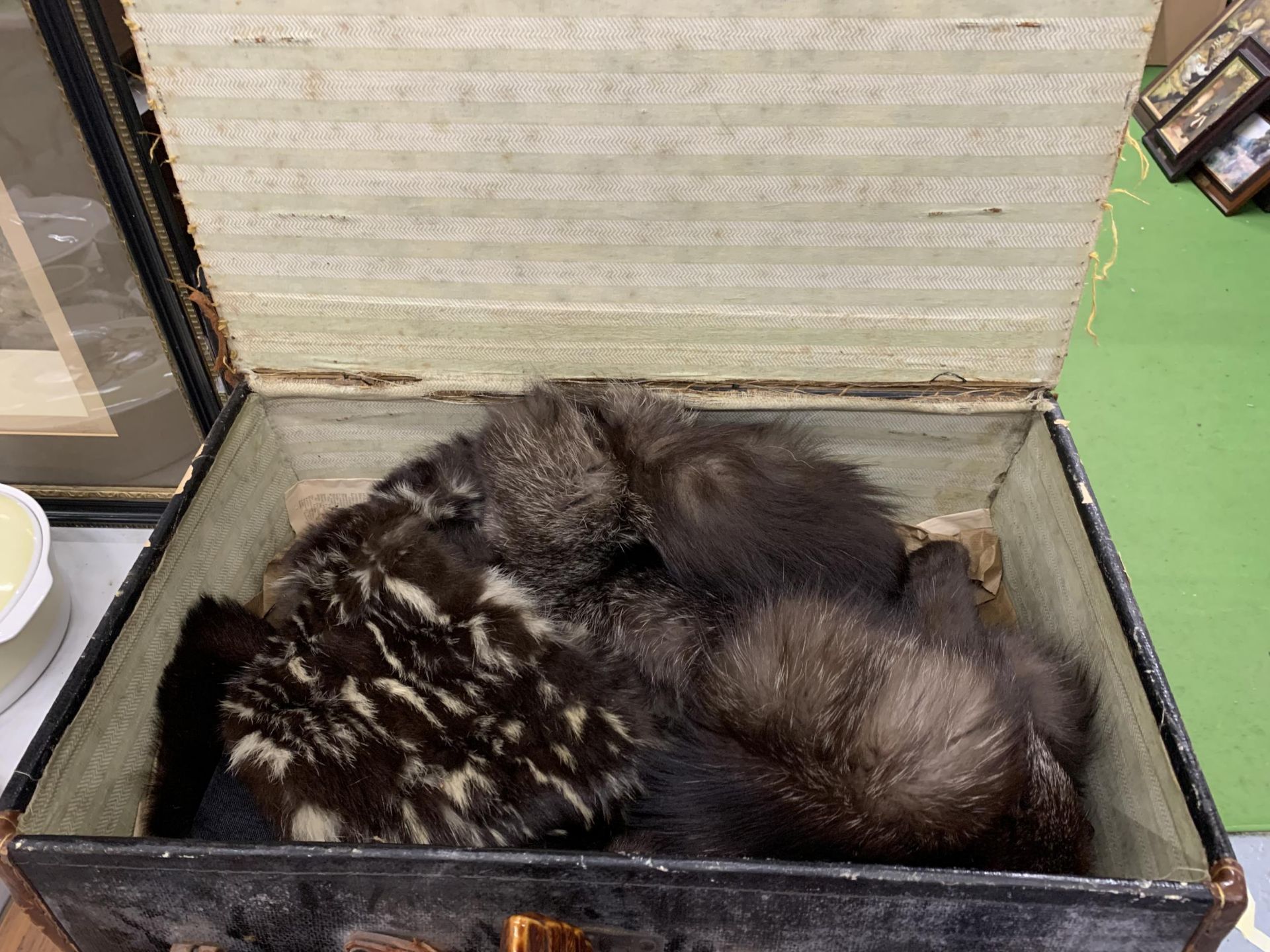 A VINTAGE SUITCASE CONTAINING A QUANTITY OF FURS