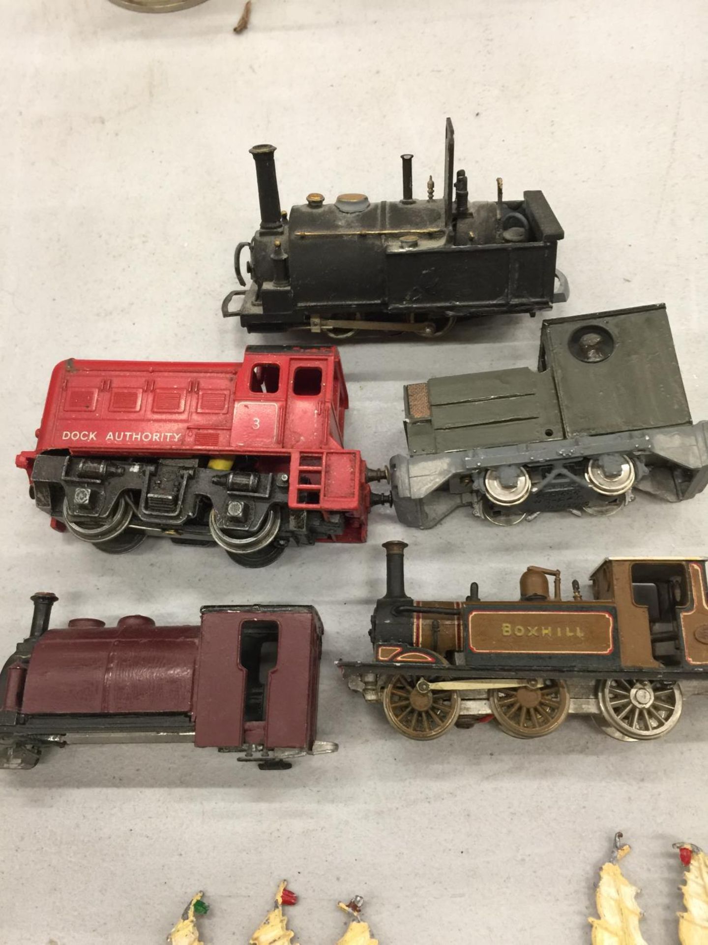 FIVE VINTAGE METAL SHUNTERS TO INCLUDE BOXHILL, DOCK AUTHORITY AND JAPANESE TENSHODO HANAZONO, ETC - Image 3 of 6