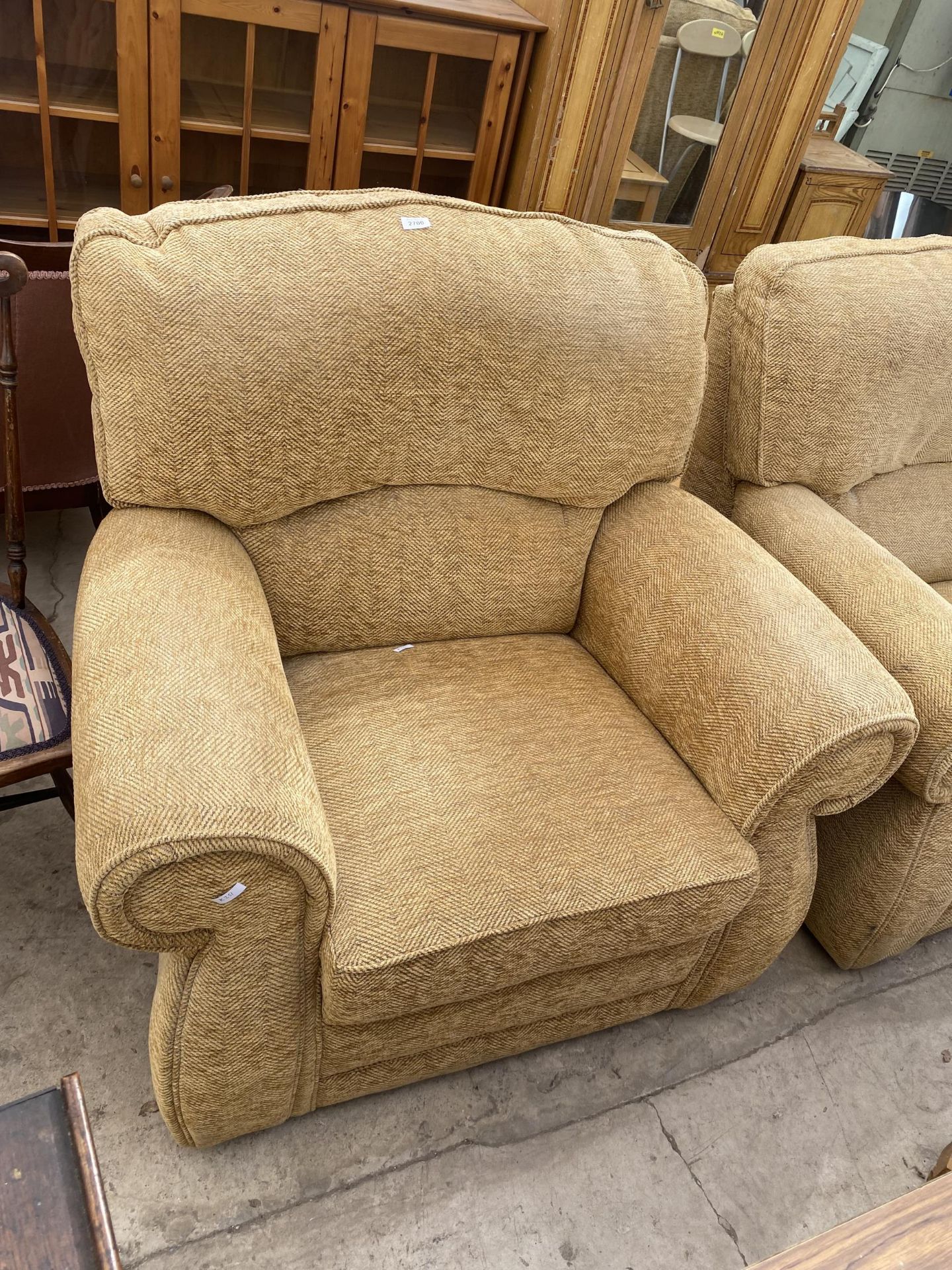 A MODERN BROWN THREE PIECE LOUNGE SUITE - Image 2 of 4