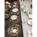 A QUANTITY OF VINTAGE POINTONS CHINA TO INCLUDE A CAKE PLATE, PLATES, SAUCERS, A CREAM JUG AND SUGAR