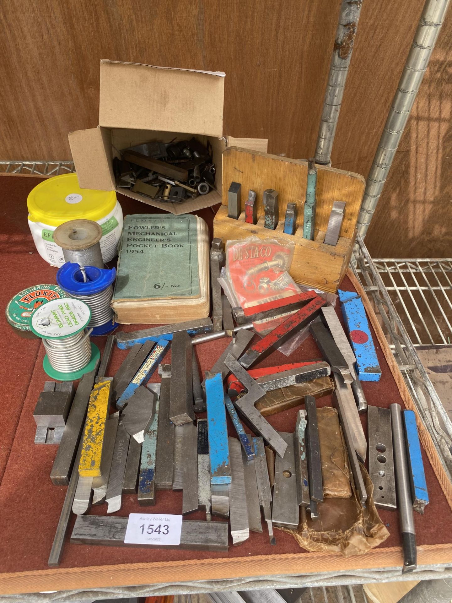 AN ASSORTMENT OF ENGINEERS TOOLS TO INCLUDE SOLDERING WIRE AND GUAGE BLOCKS ETC