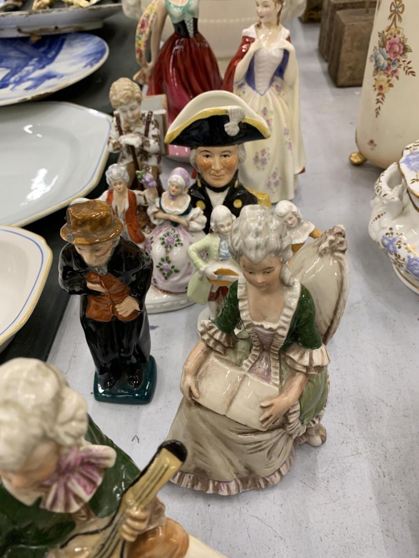 A QUANTITY OF CERAMIC FIGURES TO INCLUDE ROYAL DOULTON, LANCASTER & SANDLAND, ROYAL GRAFTON, ETC - Image 3 of 7