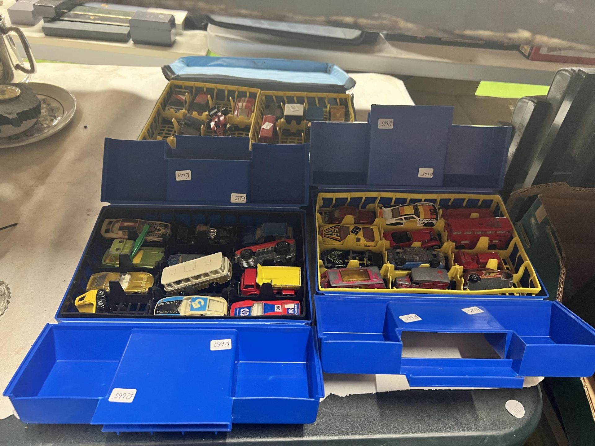A LARGE QUANTITY OF VINTAGE DIE-CAST VEHICLES IN MATCHBOX CARRY CASES