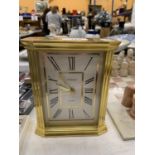 A BRASS MANTLE CARRIAGE CLOCK HEIGHT 17CM
