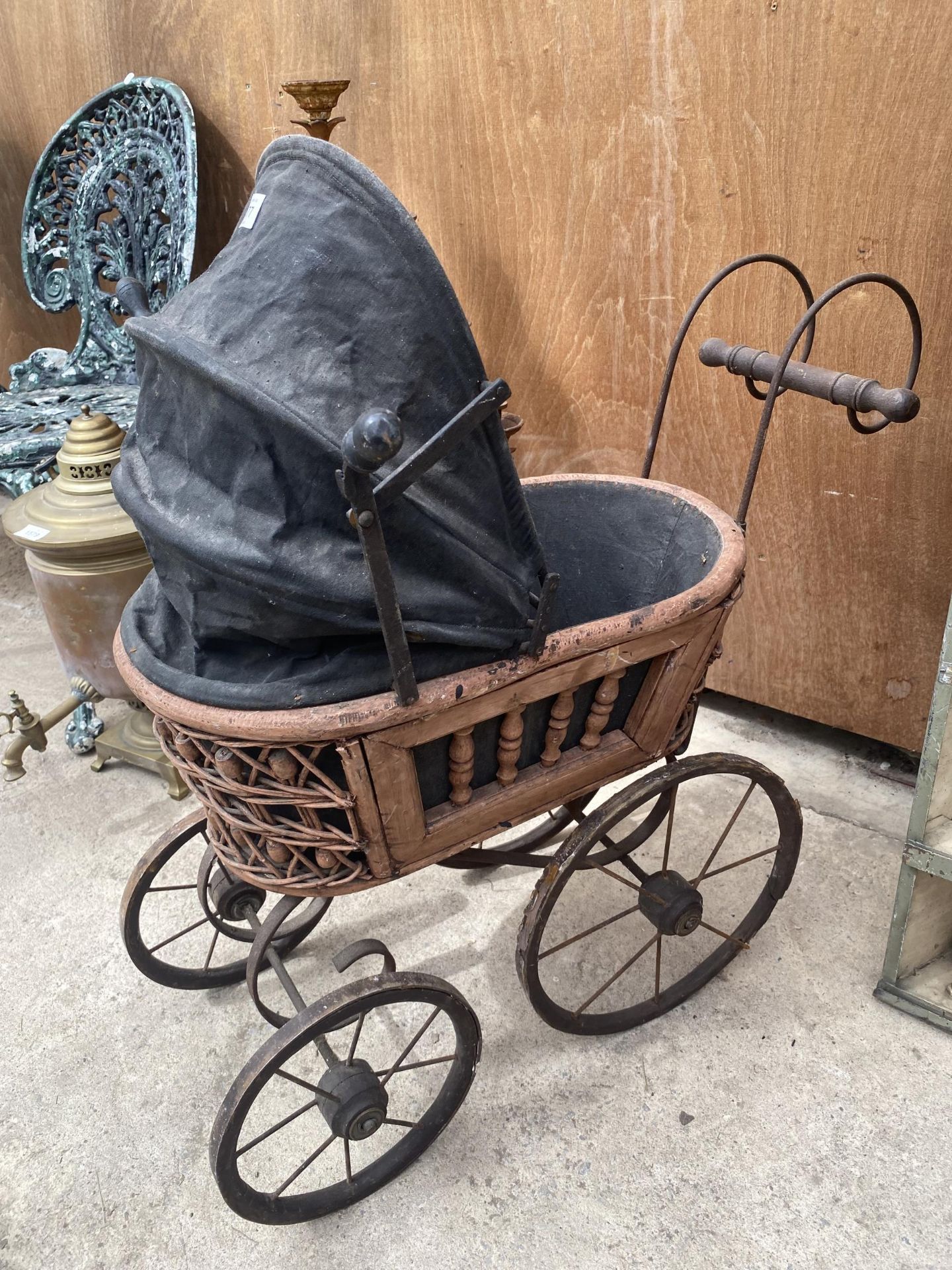 A VINTAGE MINIATURE DOLLS PRAM