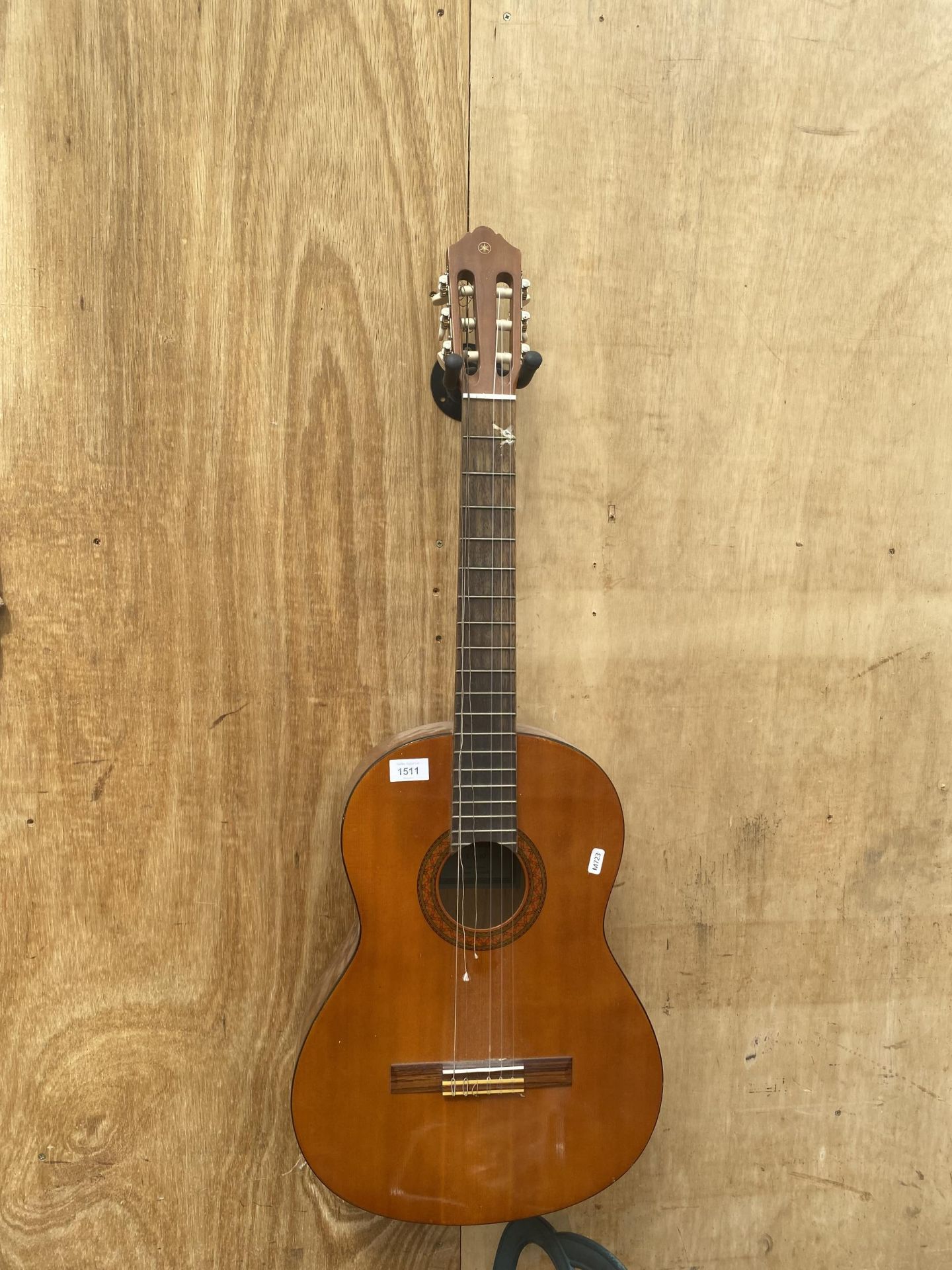 A YAMAHA CM40 ACOUSTIC GUITAR