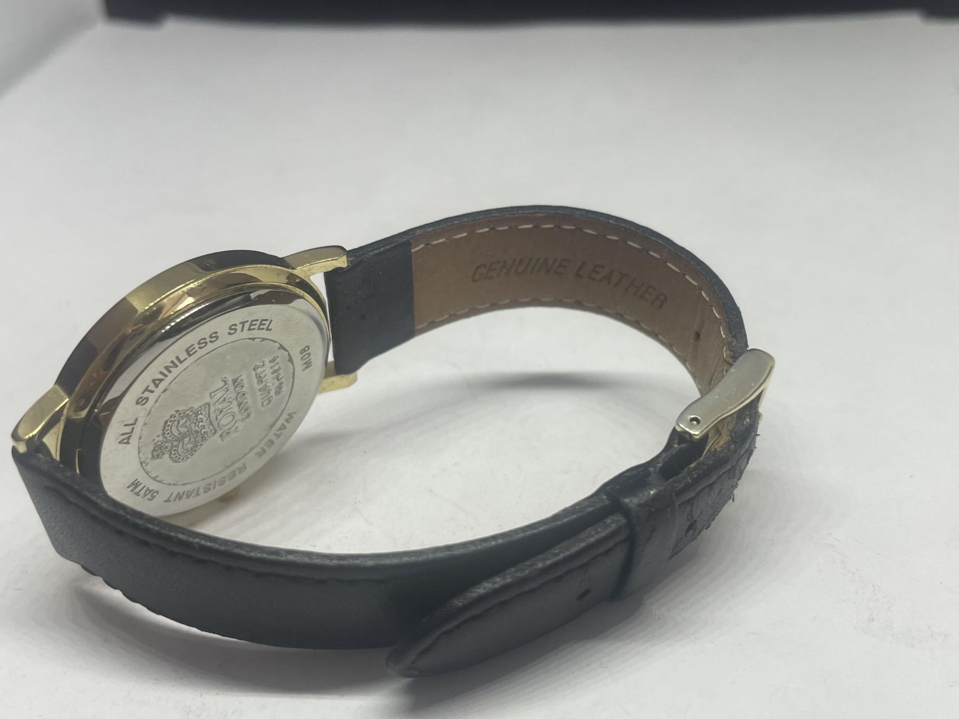 A ROYAL LONDON WRSIT WATCH WITH BLACK LEATHER STRAP SEEN WORKING BUT NO WARRANTY - Image 3 of 3