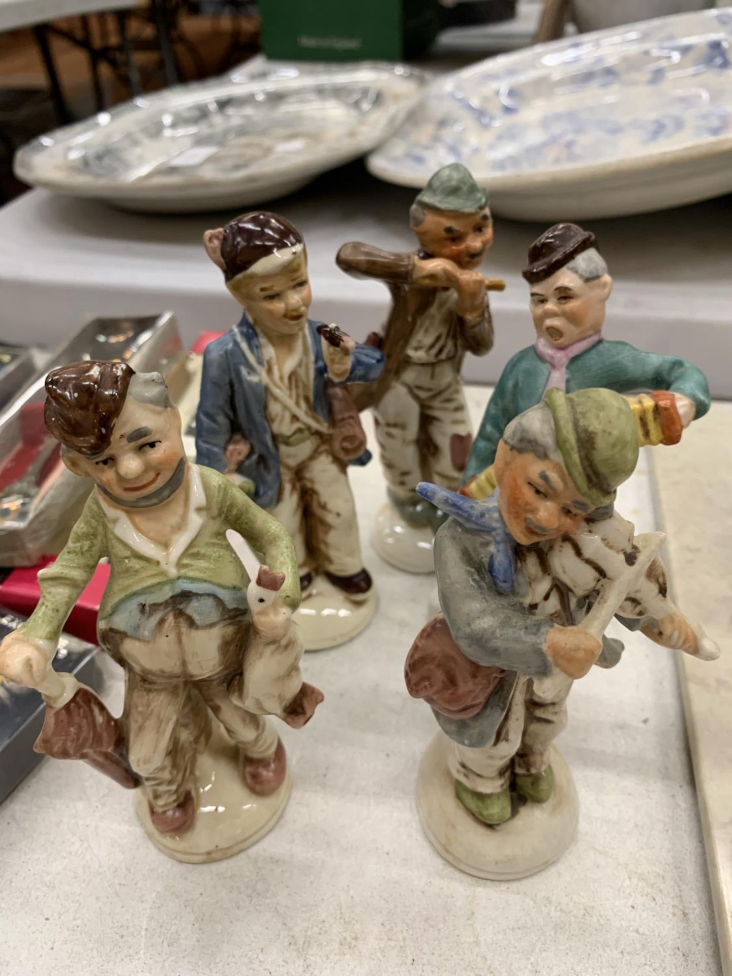 A QUANTITY OF CONTINENTAL POTTERY FIGURES - 5 IN TOTAL HEIGHT 13CM