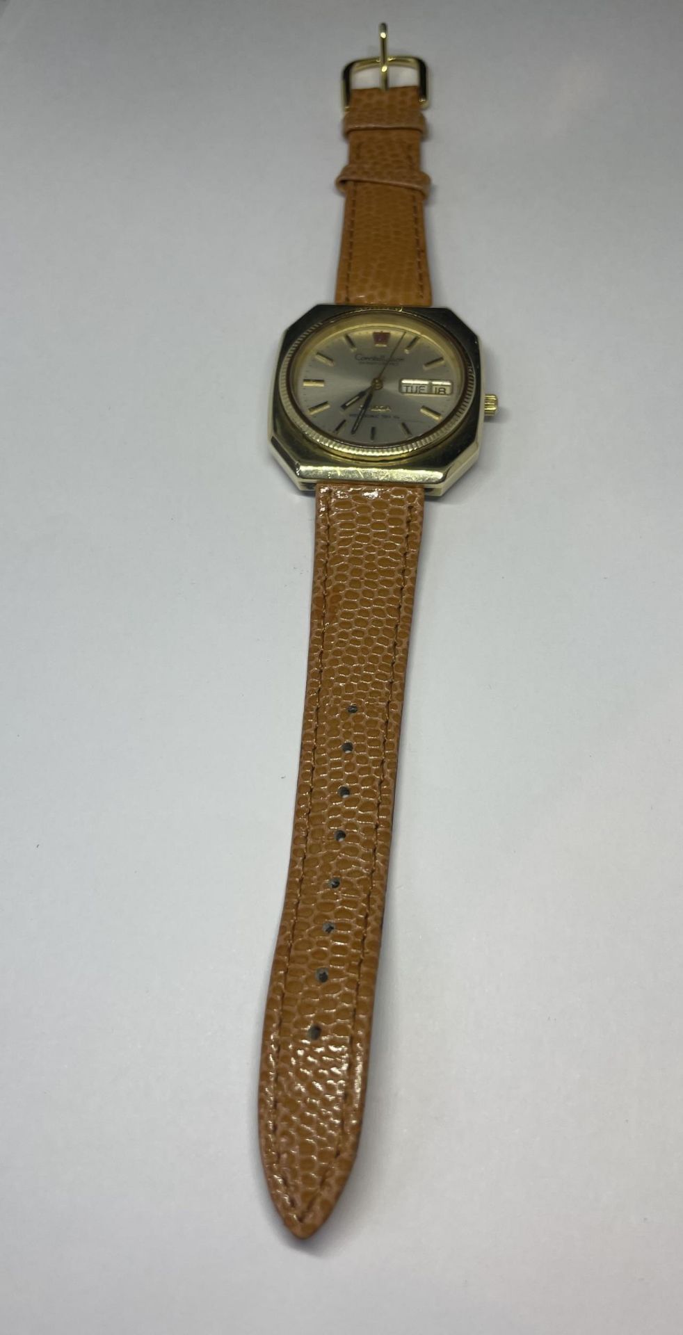 A VINTAGE OMEGA CONSTELLATION GENTS ELECTRONIC WRIST WATCH SEEN WORKING BUT NO WARRANTY - Image 2 of 4