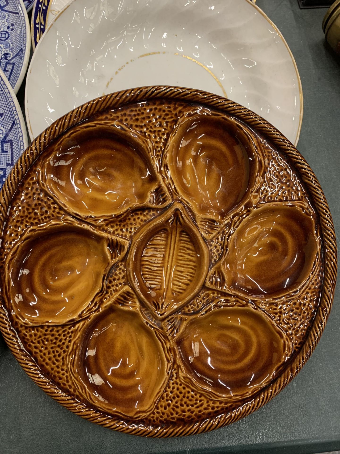 A COLLECTION OF ASSORTED PLATES, BLUE AND WHITE, FRENCH OYSTER DISHES, COPELAND ETC - Image 2 of 6