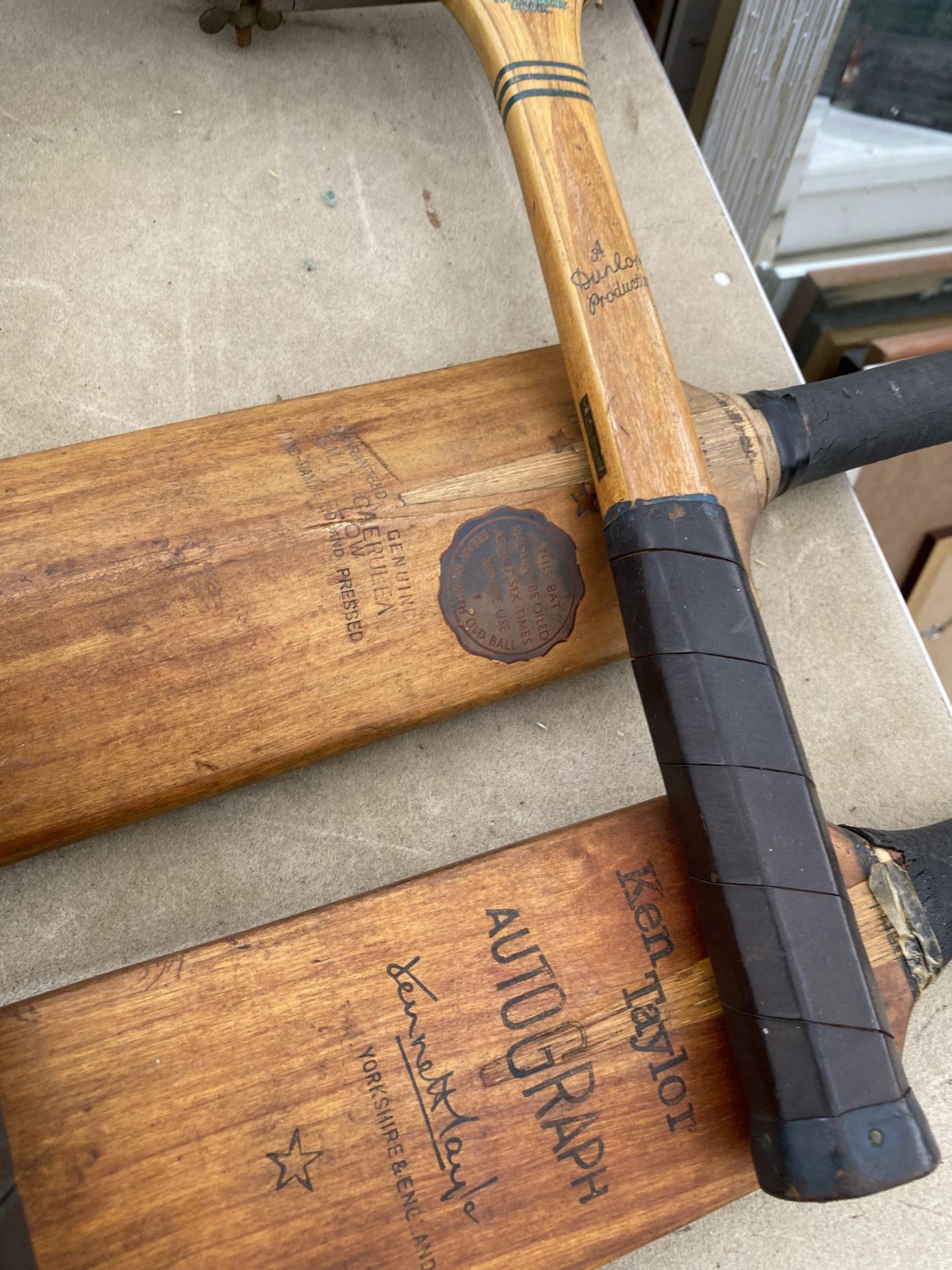 THREE VINTAGE TENNIS RACKETS AND TWO VINTAGE CRICKET BATS - Image 2 of 5