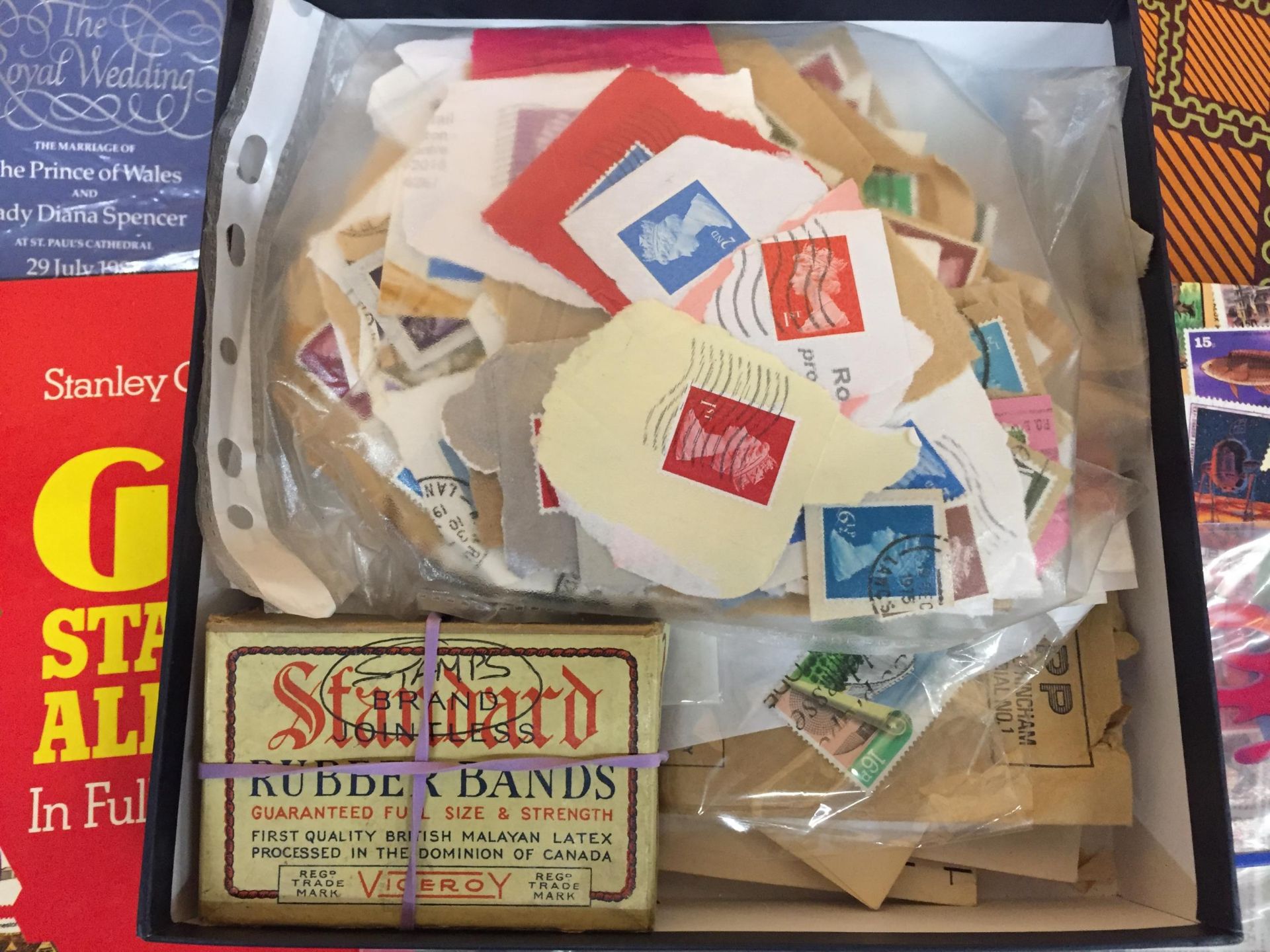 A COLLECTION OF ASSORTED LOOSE STAMPS, STAMPS ON SHEETS AND STAMP BOOKS - Image 2 of 6