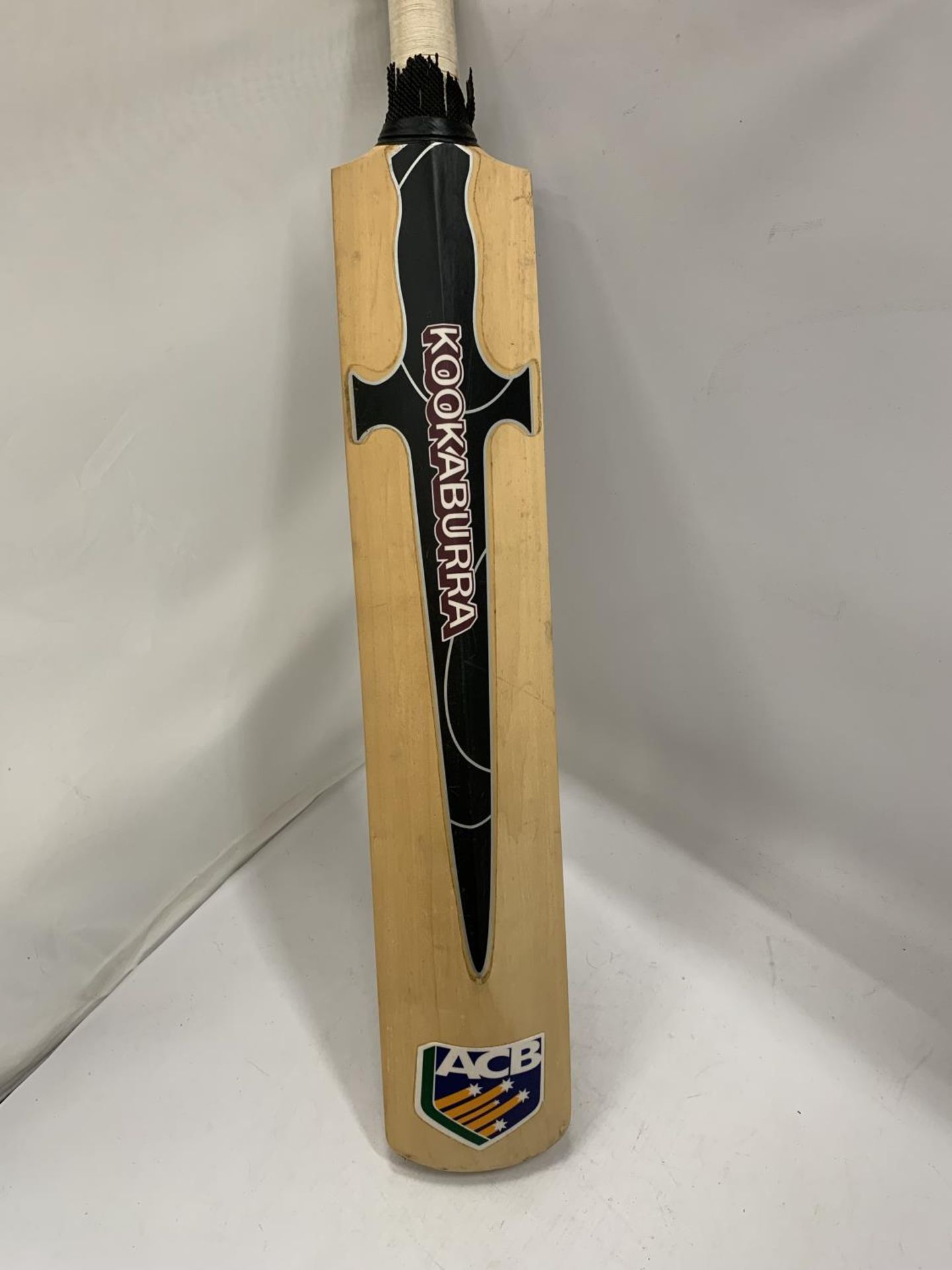 A RARE 2003 LADIES ASHES SERIES BAT, SIGNED BY BOTH TEAMS - Image 7 of 8