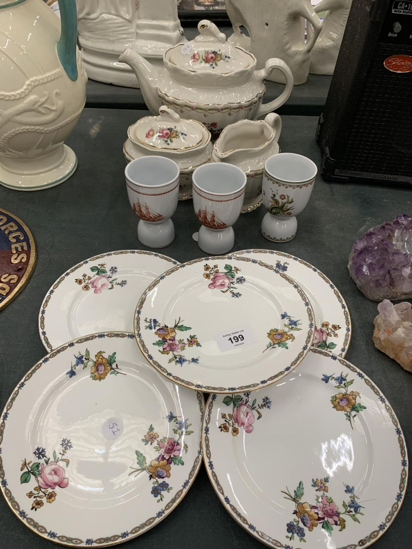 A QUANTITY OF VINTAGE CERAMIC AND CHINA TO INCLUDE AYNSLEY PLATES, WEDGWOOD 'FLYING CLOUD'